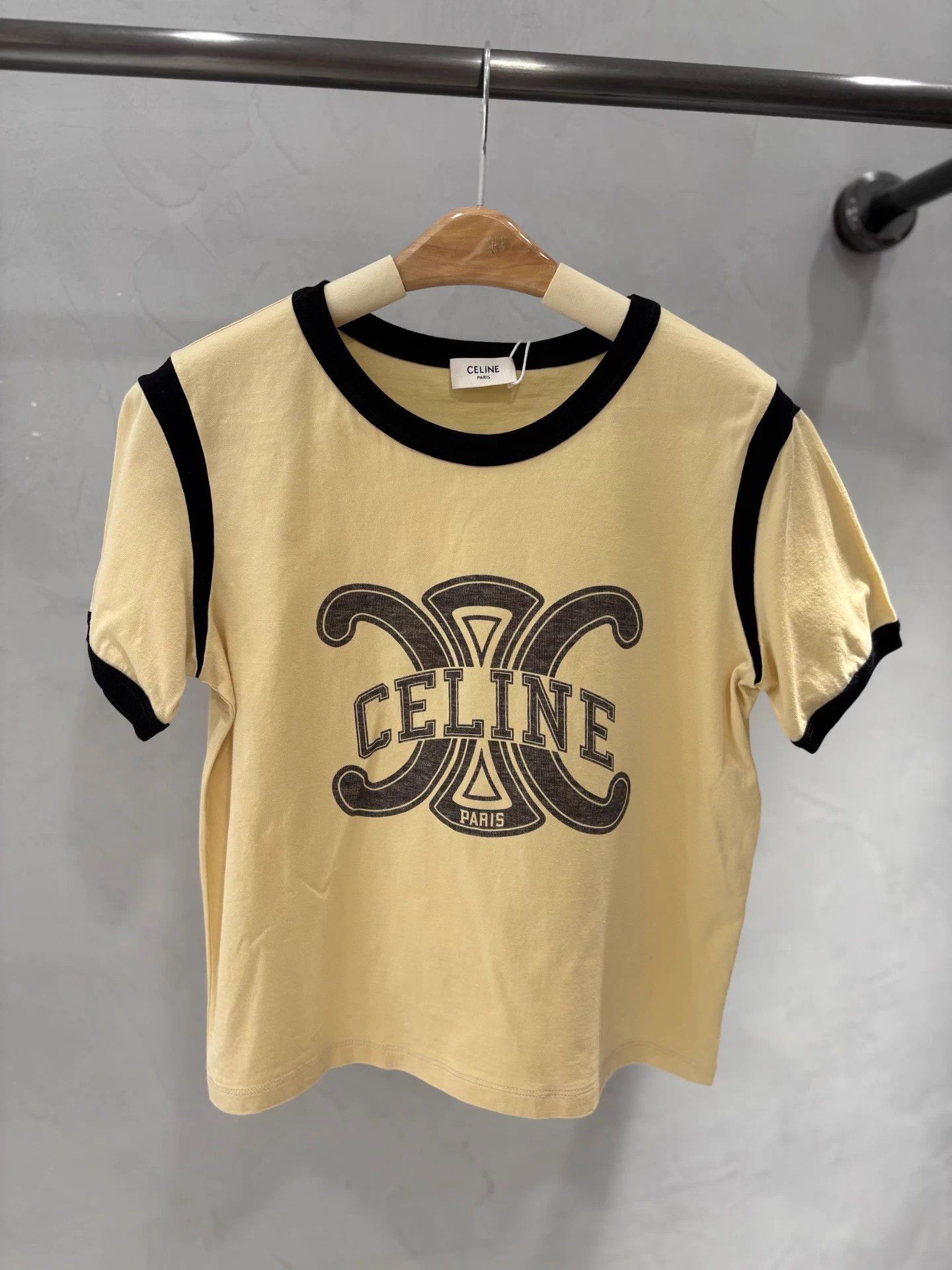 Celine Celine Triomphe Big Logo Beige Short Sleeve Deadstock S Size S / US 4 / IT 40 - 1 Thumbnail