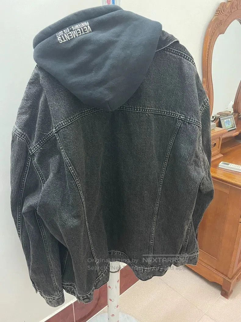 Vetements Vetements Levi's Denim Jacket with Hoodie. Size US XS / EU 42 / 0 - 2 Thumbnail