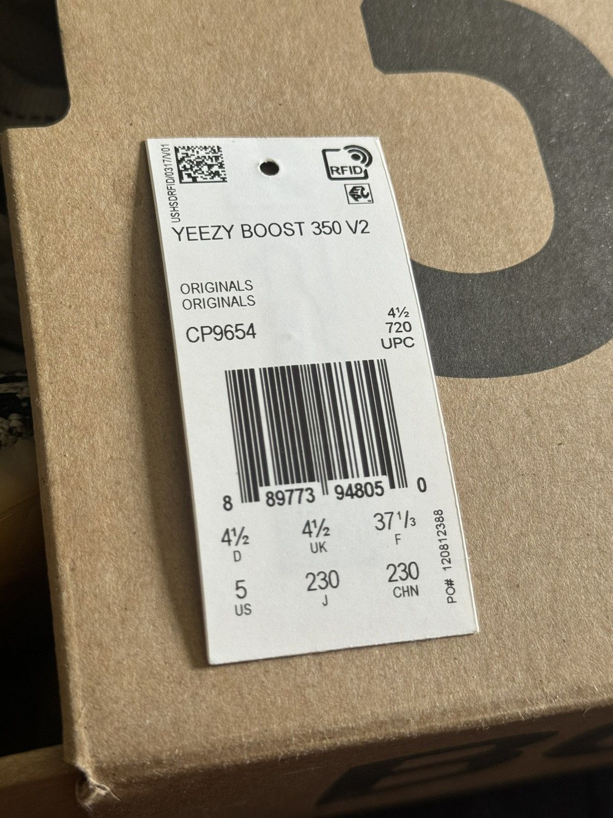 Yeezy Boost 350 v2 zebra