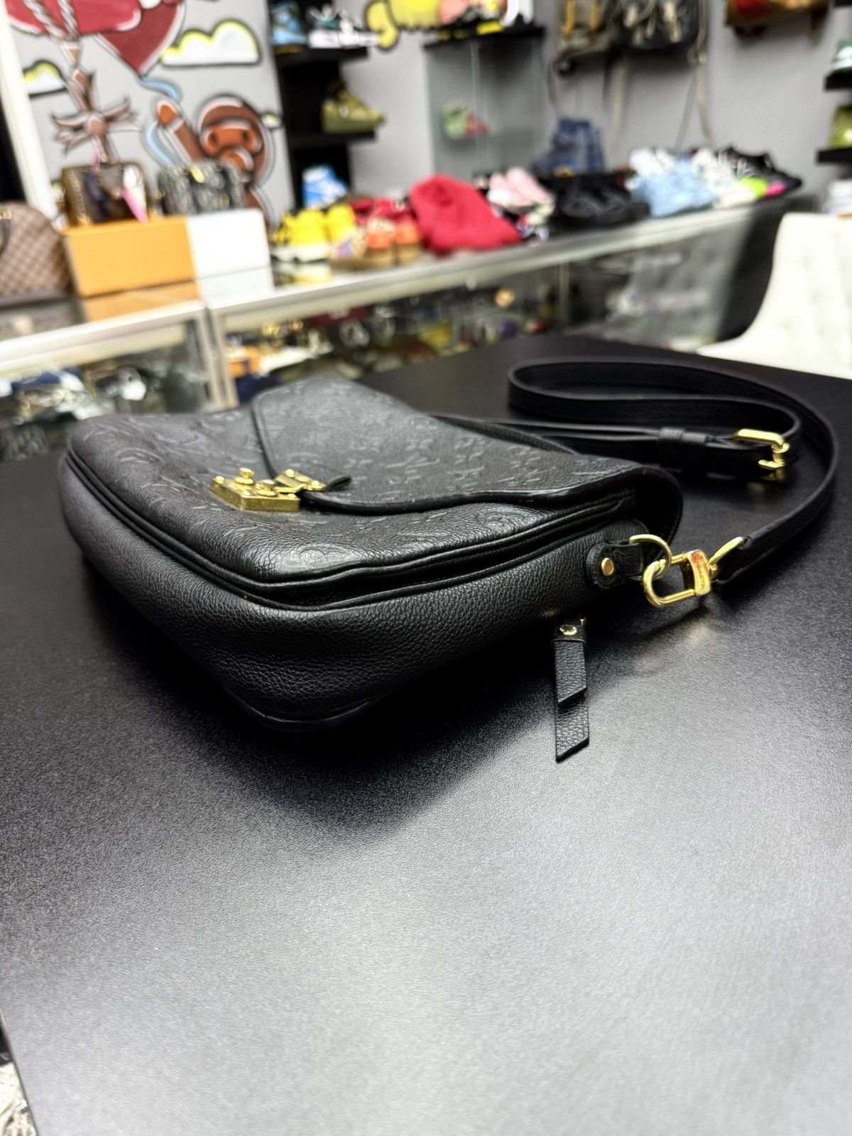 Louis Vuitton Authentic Louis Vuitton Pochette Métis Shoulder Bag Black Size ONE SIZE - 4 Thumbnail