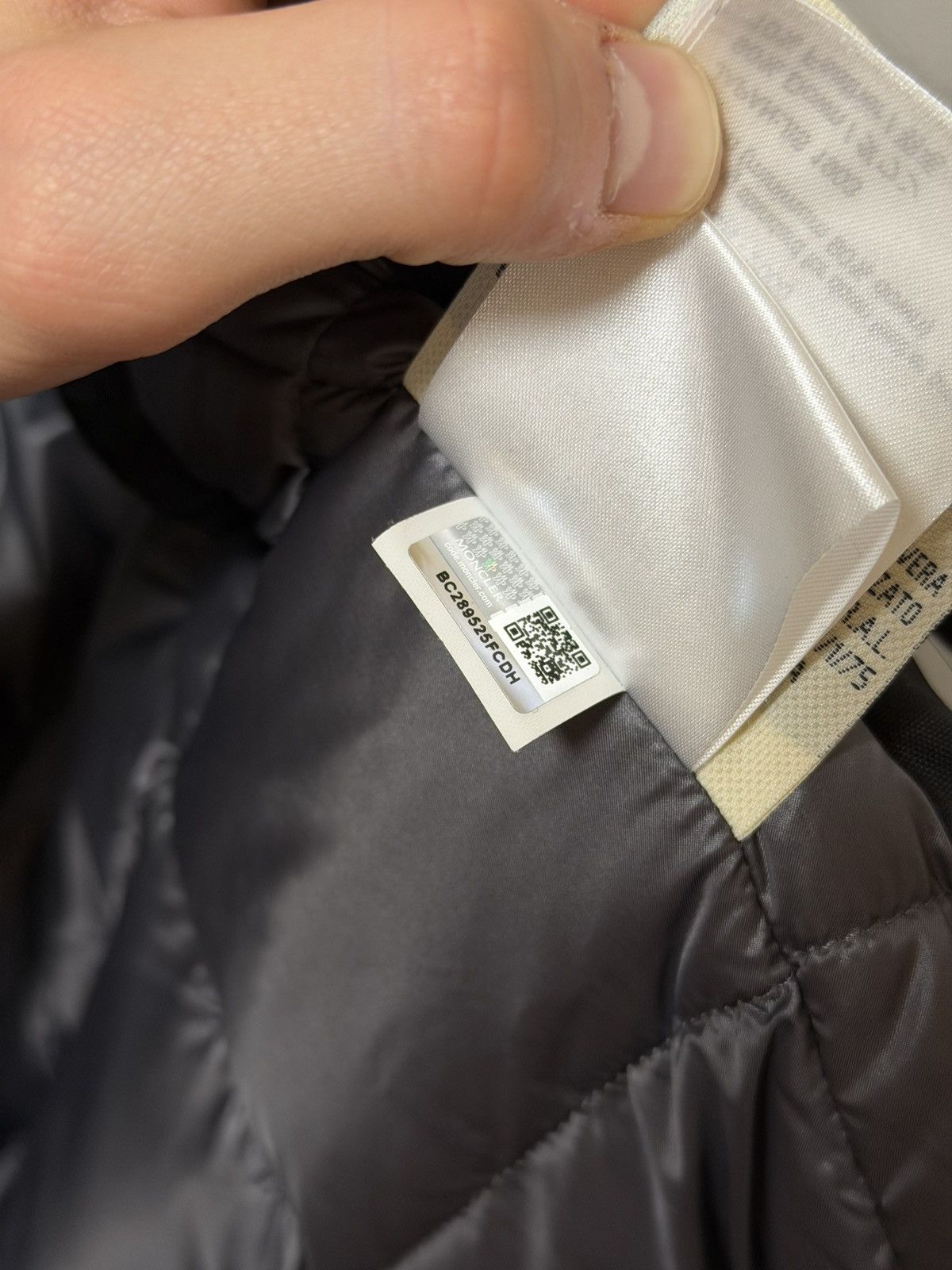Moncler Moncler Grenoble Silver Gradient Down Melette Gilet Vest Size S / US 4 / IT 40 - 15 Thumbnail
