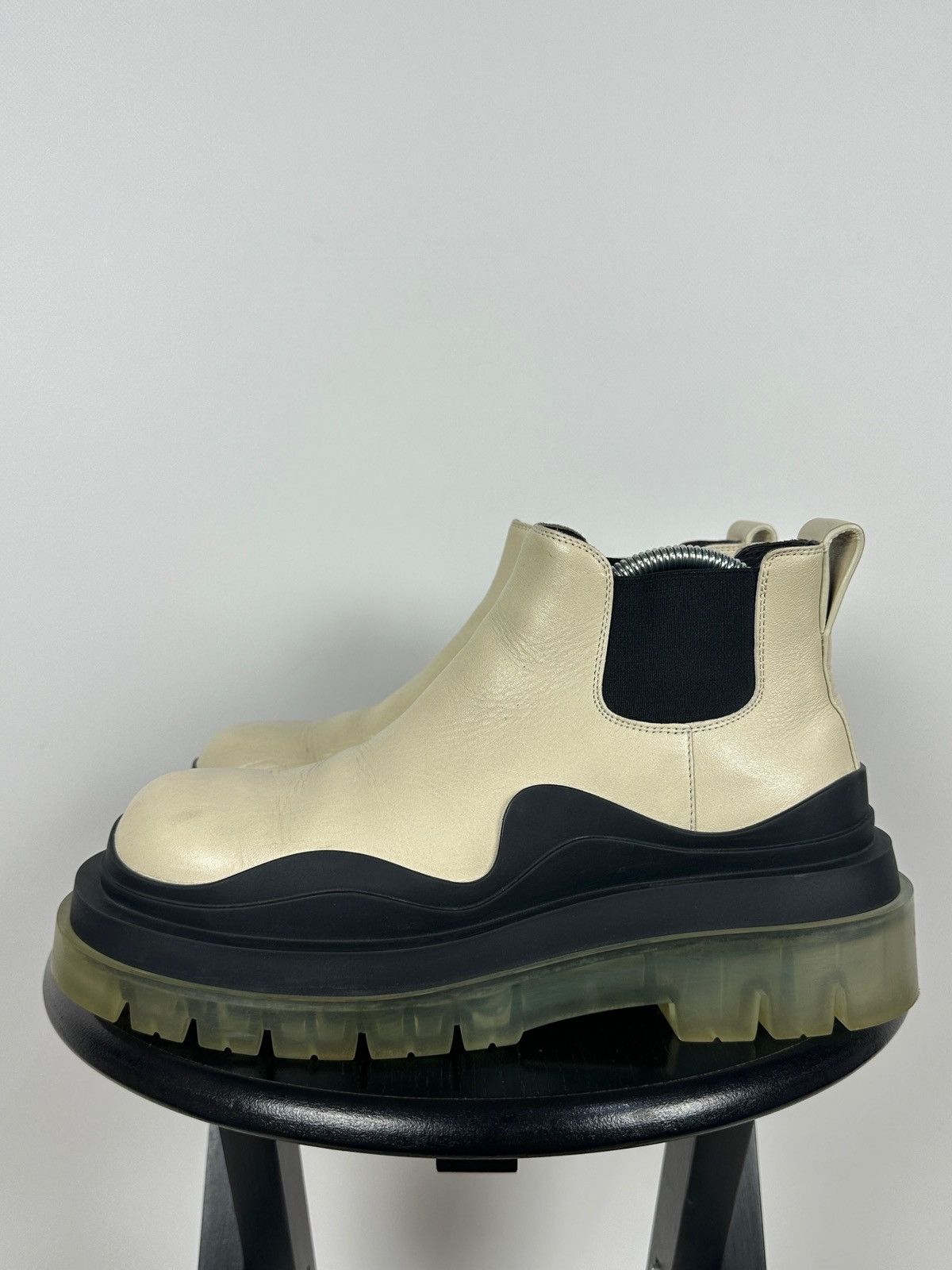 Bottega Veneta Bottega Veneta Cream Leather Ankle Chelsea Boots Size US 9.5 / IT 39.5 - 4 Thumbnail