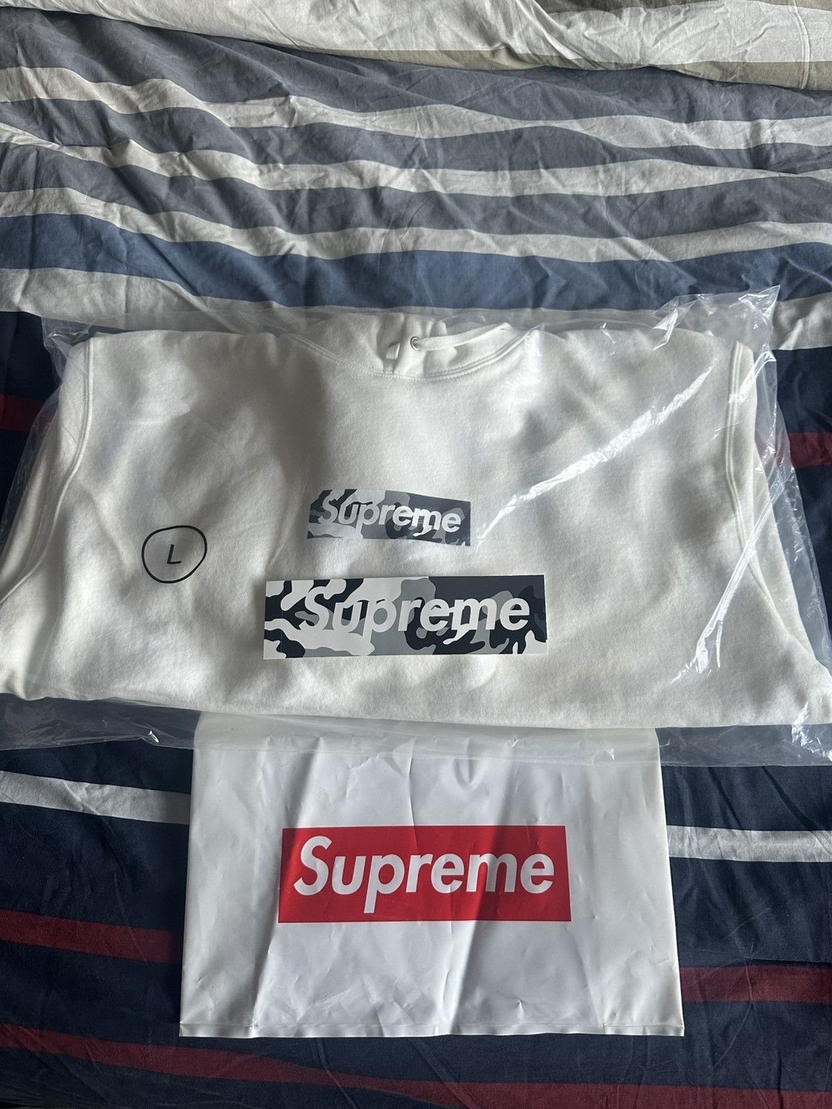 Supreme Miami Exclusive Box Logo Hooded Sweatshirt White Size US L / EU 52-54 / 3 - 1 Thumbnail