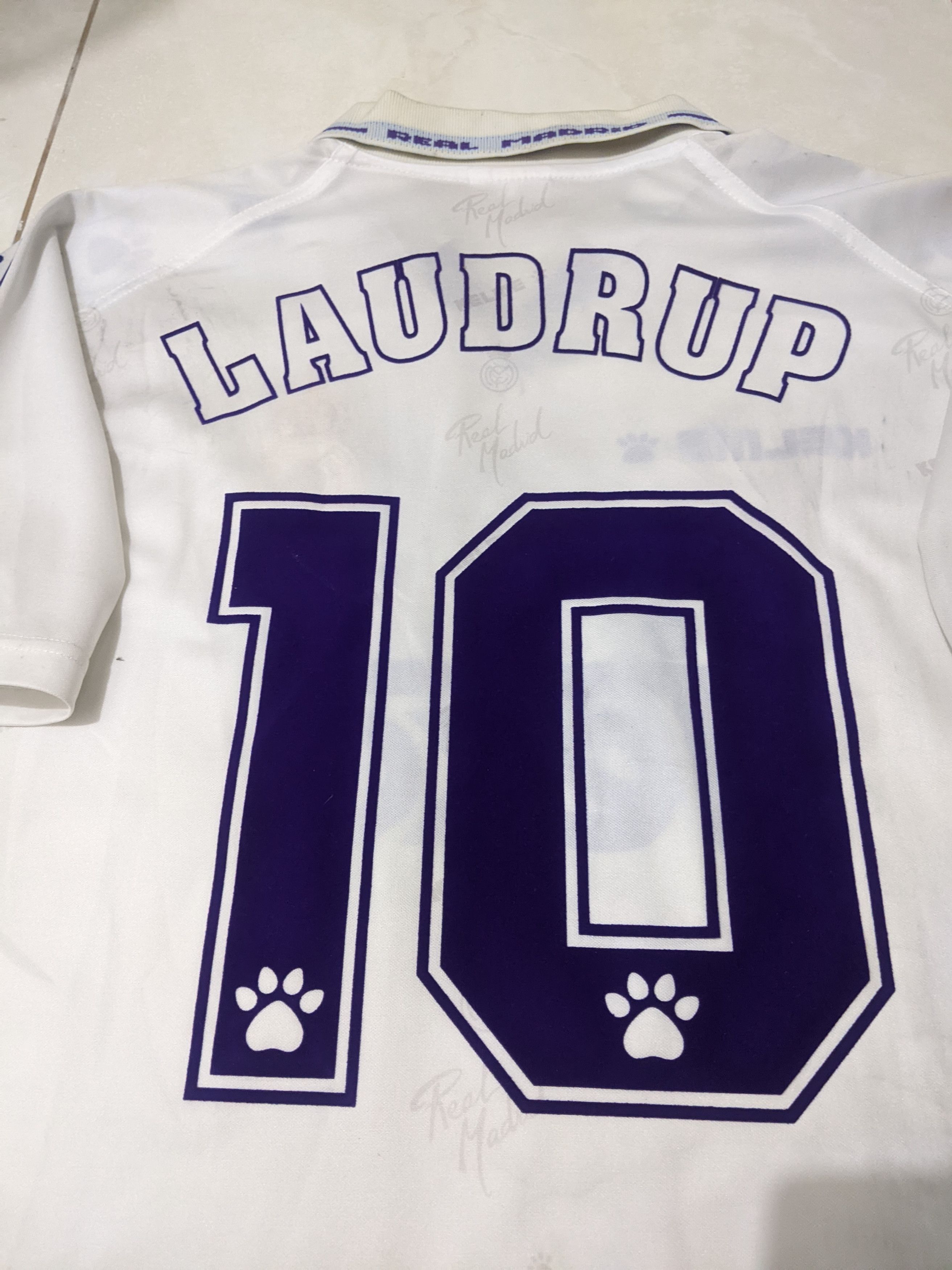 Vintage Real Madrid 1994-95 home M.laudrup Jersey football shirt Size US L / EU 52-54 / 3 - 3 Thumbnail
