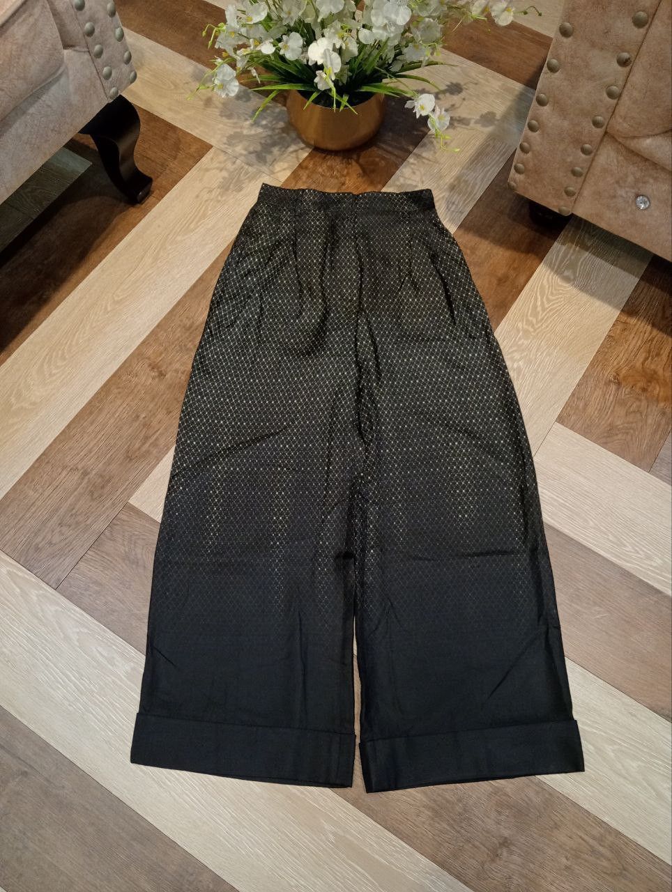 Fendi LUXURY FENDI BAGGY SILK PANTS Size 25" / US 0 / IT 36 - 1 Thumbnail