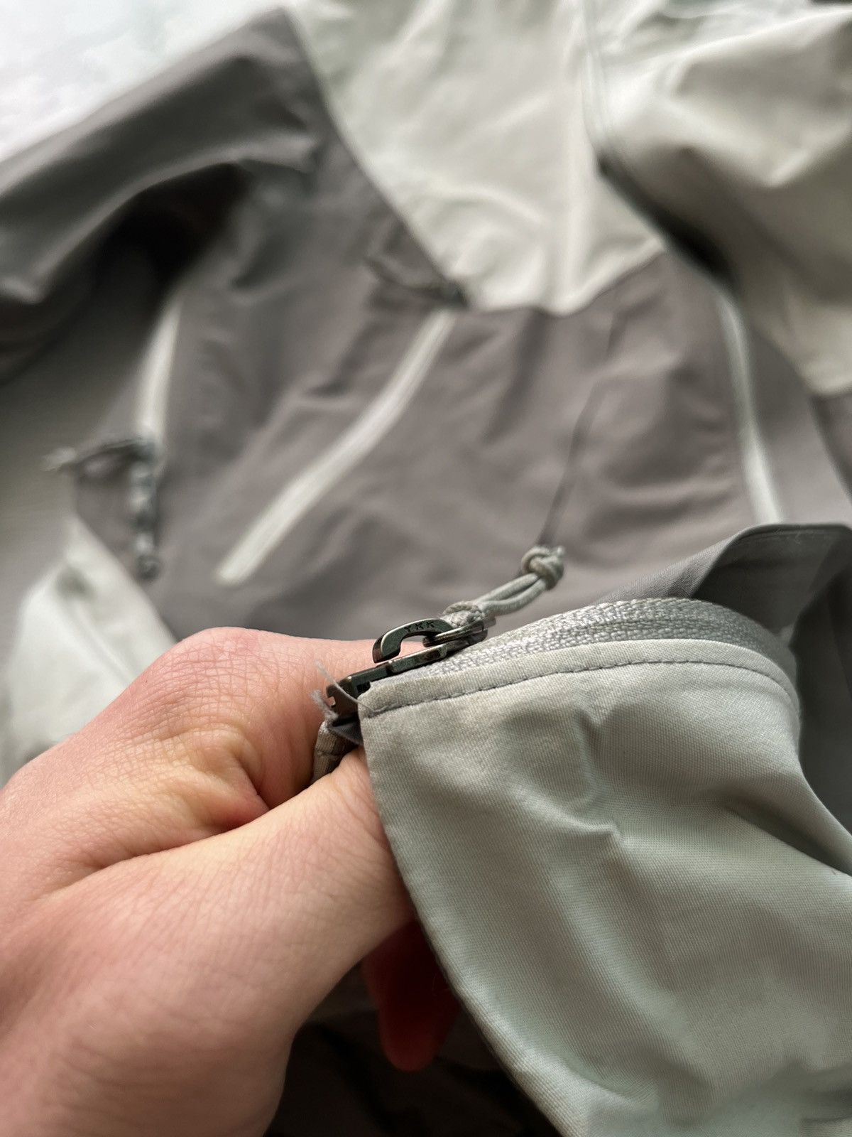 Arc'teryx Vintage 2003 Arc teryx Sidewinder Gore Tex XCR Jacket White Size M / US 6-8 / IT 42-44 - 15 Thumbnail