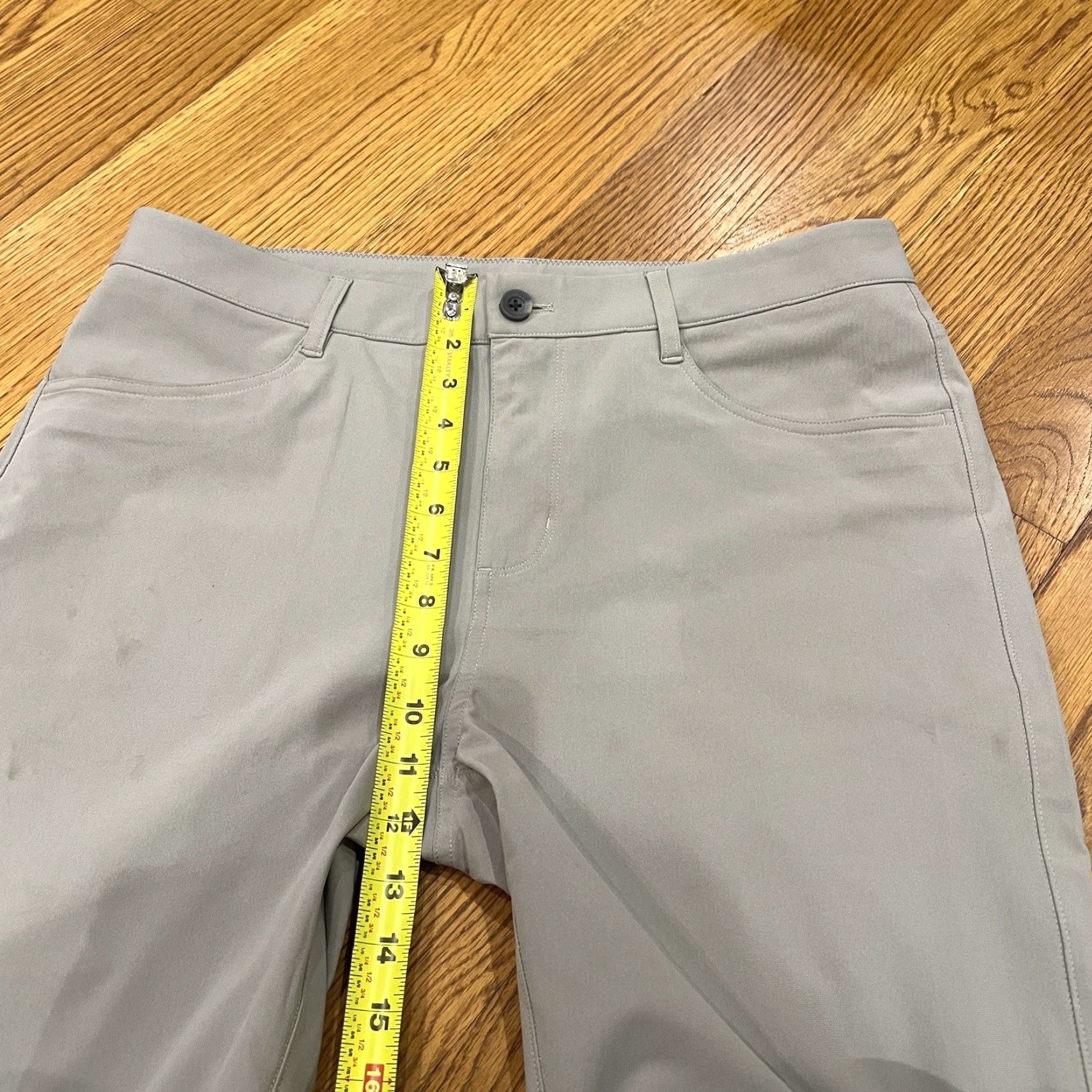 Vuori VUORI Meta Pant Men Size 33x31 Chino Slim Tapered 5-Pocket Beige Logo Casual Work Size US 33 - 6 Thumbnail