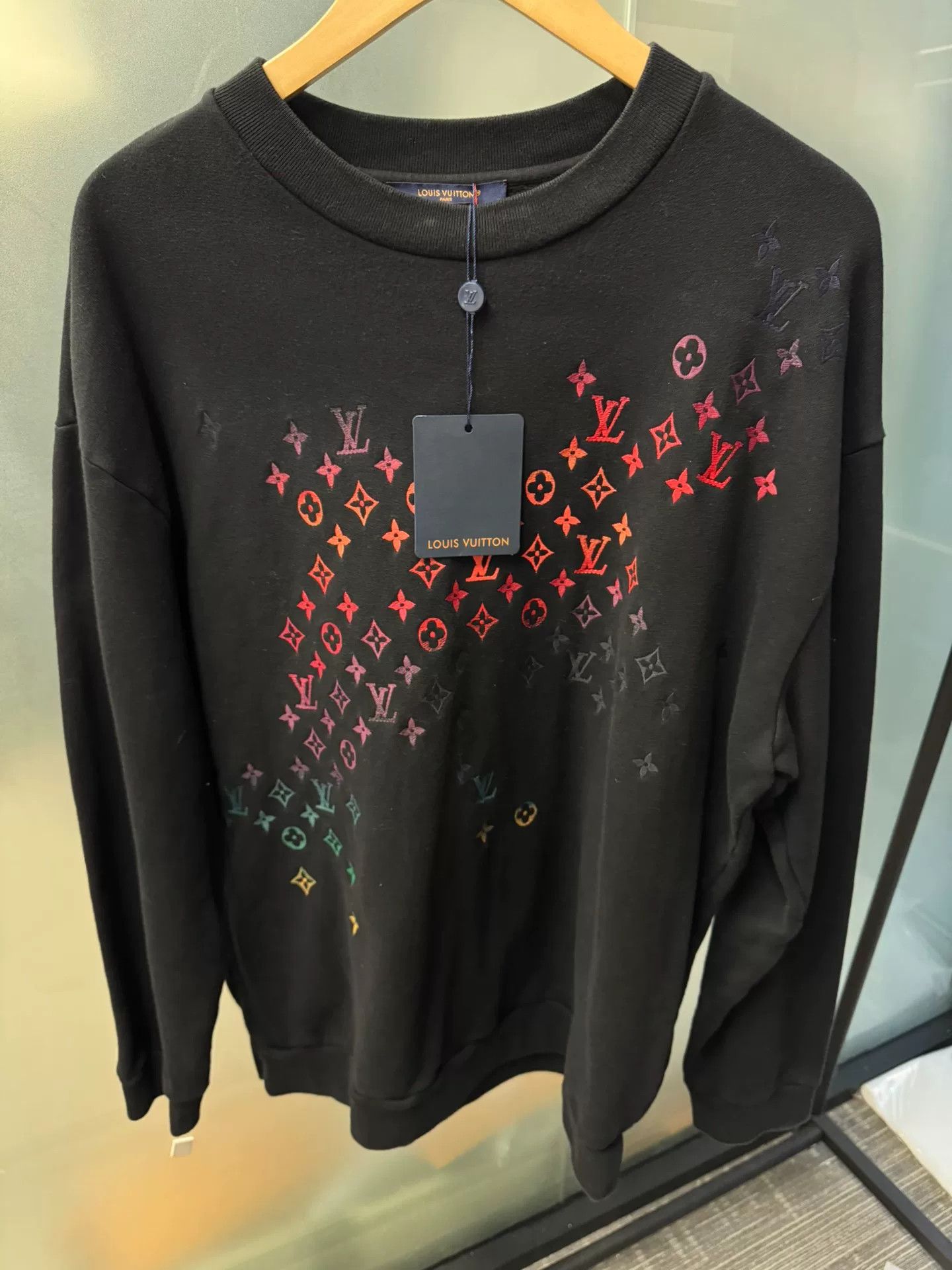 Louis Vuitton Louis Vuitton Gradient Logo Hoodie Size US M / EU 48-50 / 2 - 1 Thumbnail