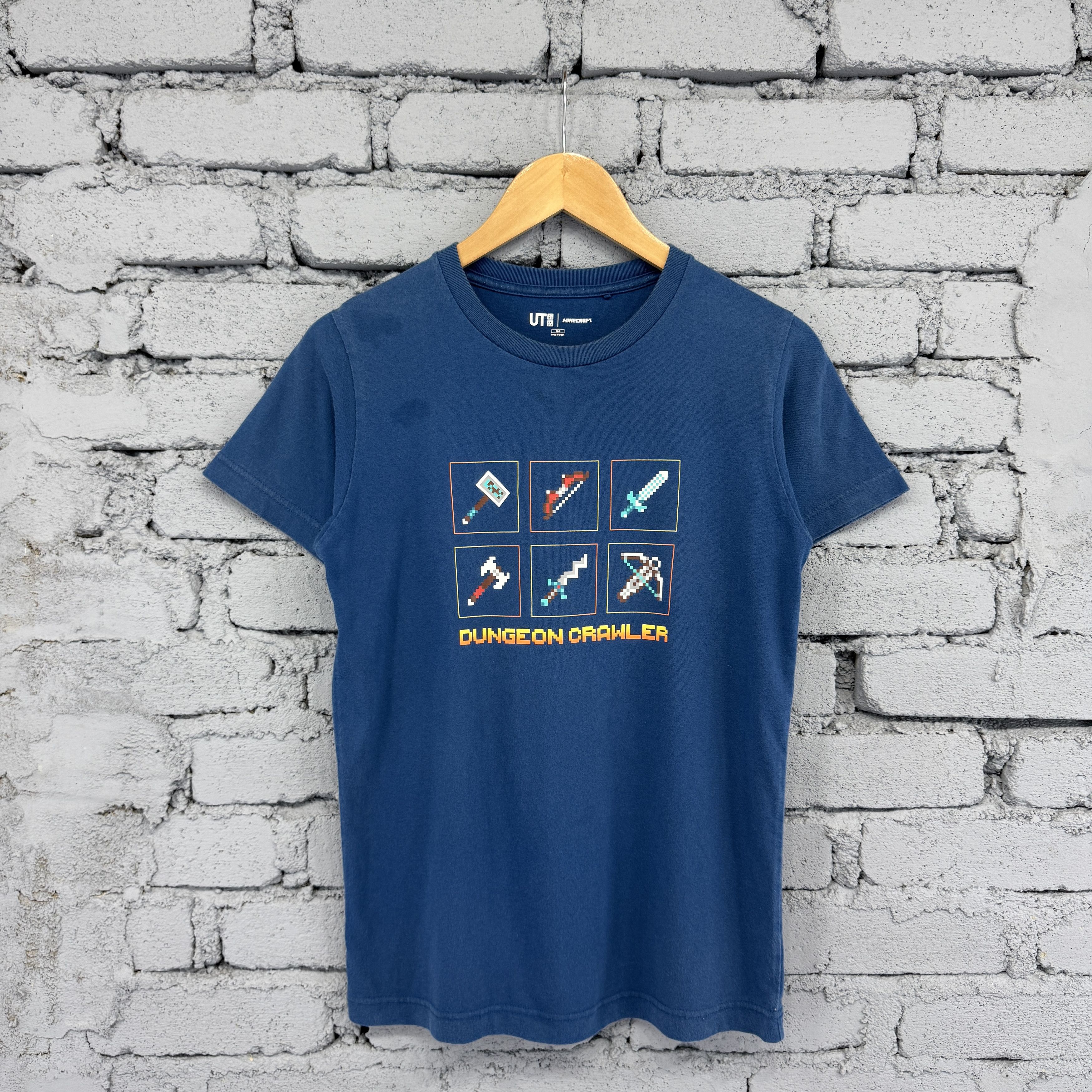 Uniqlo Uniqlo Minecraft "Dungeon Crawler" Graphic Sunfaded Tshirt Size US S / EU 44-46 / 1 - 1 Thumbnail