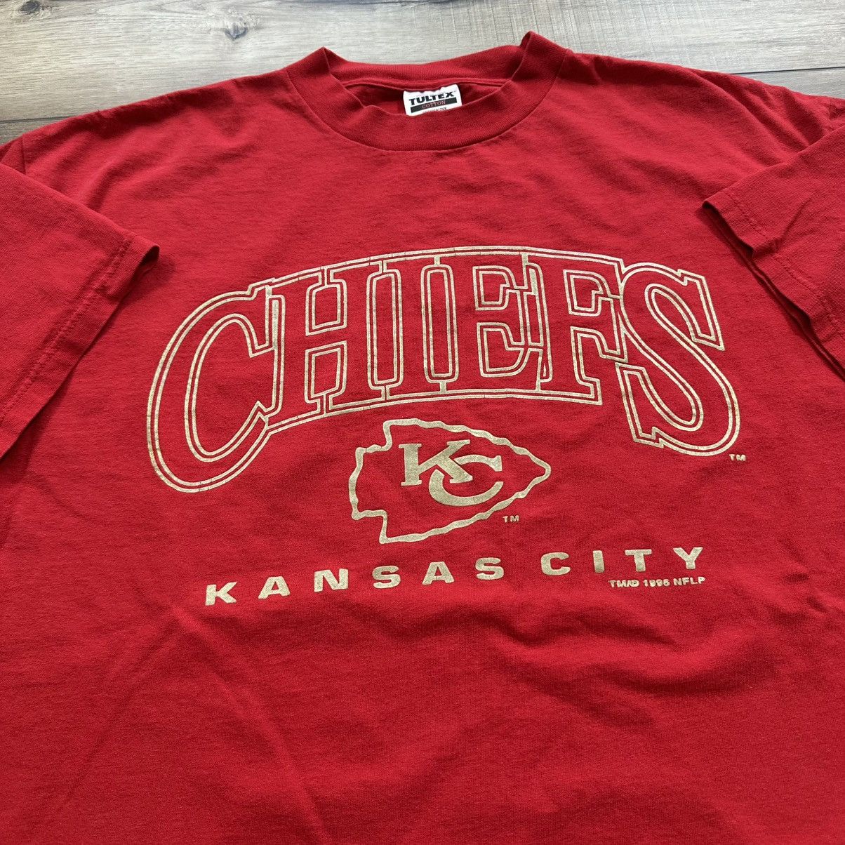 Tultex Vintage 1996 Kansas City Chiefs NFL Spell Out Graphic Tee Size US XXL / EU 58 / 5 - 5 Thumbnail