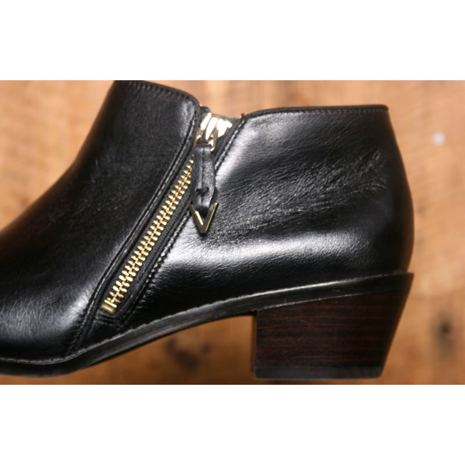 Vionic VIONIC Jolene Black Leather Low Ankle Booties Sz. 8 Boots Womens Bootie 8 Black Jolene Vintage? Size US 6 / IT 36 - 7 Thumbnail