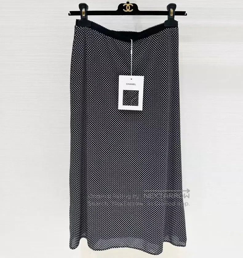Chanel Chanel 24B new double C full-print logo skirt Size 24" / US 00 / IT 34 - 1 Thumbnail