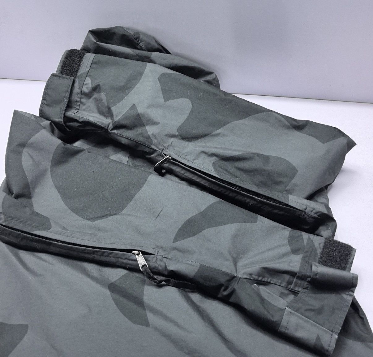 Kaws × The North Face The North Face x KAWS Retro 1986 Mountain Jacket Size US S / EU 44-46 / 1 - 15 Thumbnail