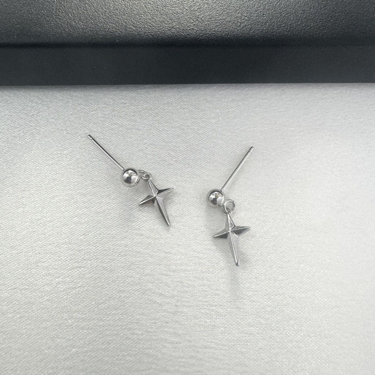 Designer Star Dangle Drop Earrings for Men Women Unisex Style Size ONE SIZE - 2 Thumbnail