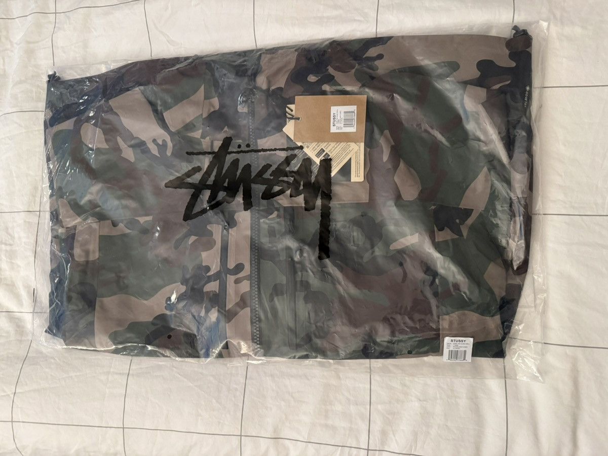 Goretex × Stussy Stussy STÜSSY GORE-TEX® GUIDE SHELL Woodland Camo Size Large Size US L / EU 52-54 / 3 - 3 Thumbnail