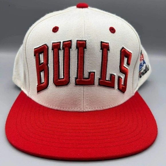 Mitchell & Ness Chicago Bulls Hat Men White Red The NBA Finals Snap Back Cap Size ONE SIZE - 1 Thumbnail