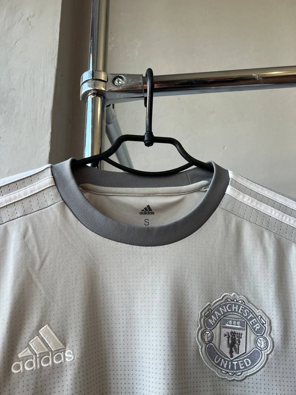 Adidas 2017/18 MANCHESTER UNITED RARE THIRD SOCCER FOOTBALL JERSEY Size US S / EU 44-46 / 1 - 4 Thumbnail
