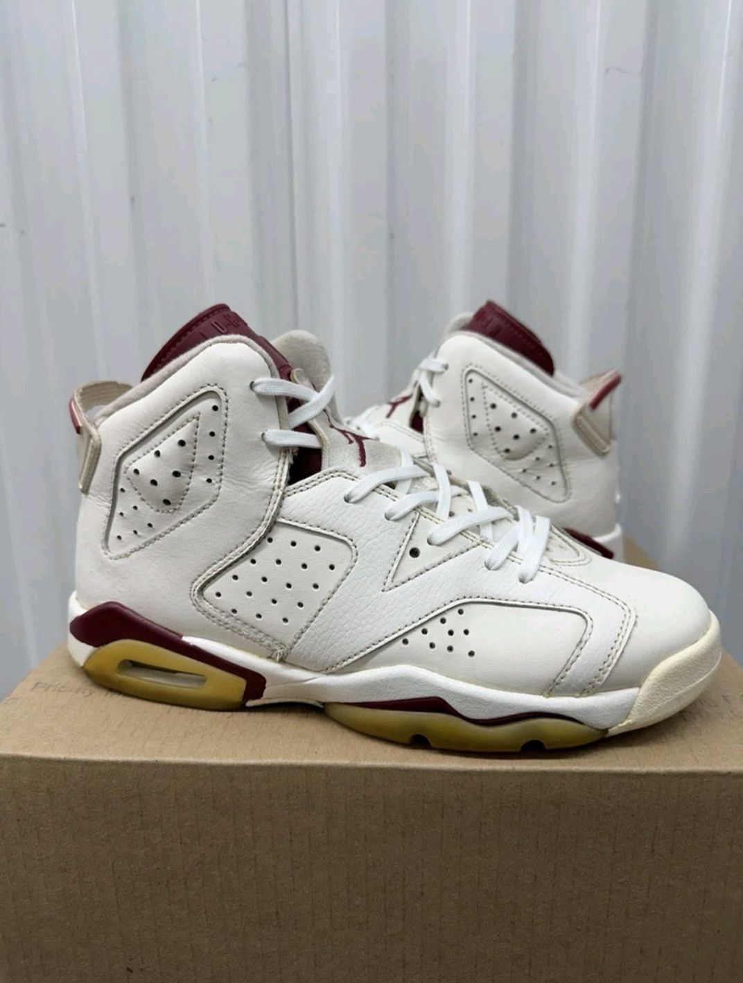 Nike Nike Air Jordan Retro 6 OG BG Maroon 2015 Size 6.5Y Size US 6.5 / EU 39-40 - 1 Thumbnail