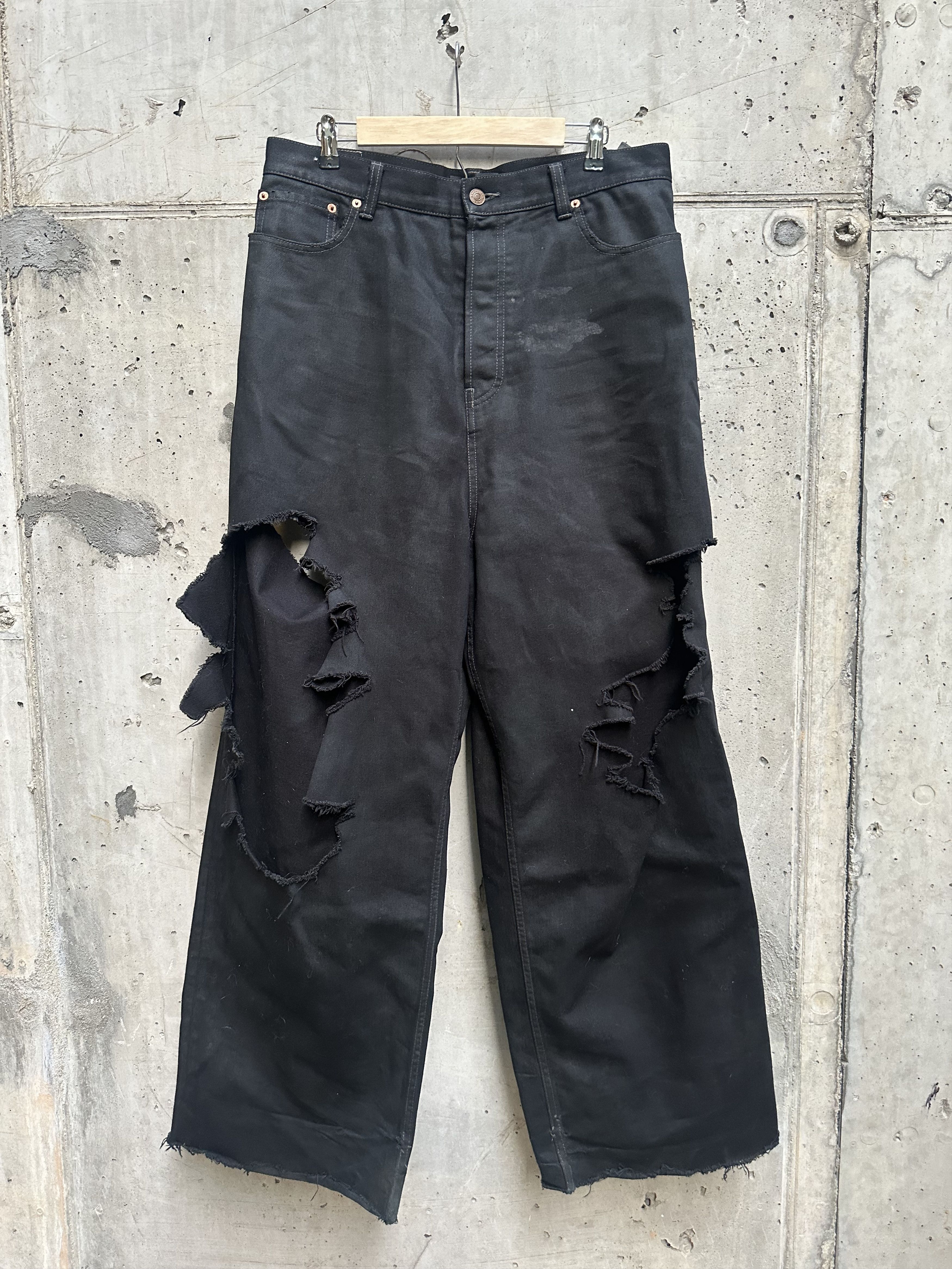 Balenciaga Balenciaga Destroyed Boxer denim Size US 34 / EU 50 - 1 Thumbnail