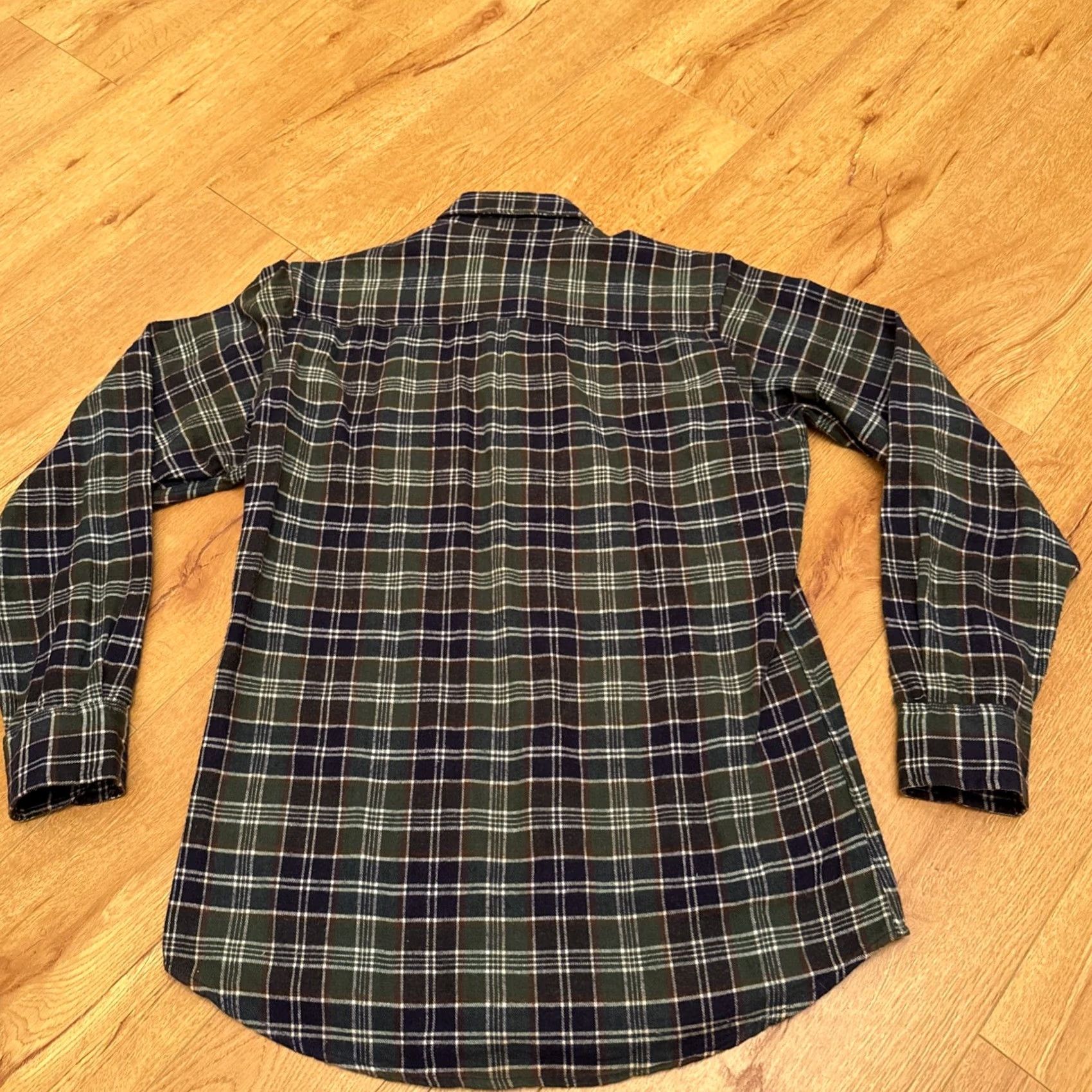 Vintage VINTAGE Woolrich Shirt Womens Small Green Plaid Long Sleeve Button-Up Regular Fit Pockets Cotton Flannel Top Ladies Outdoors Size S / US 4 / IT 40 - 6 Thumbnail
