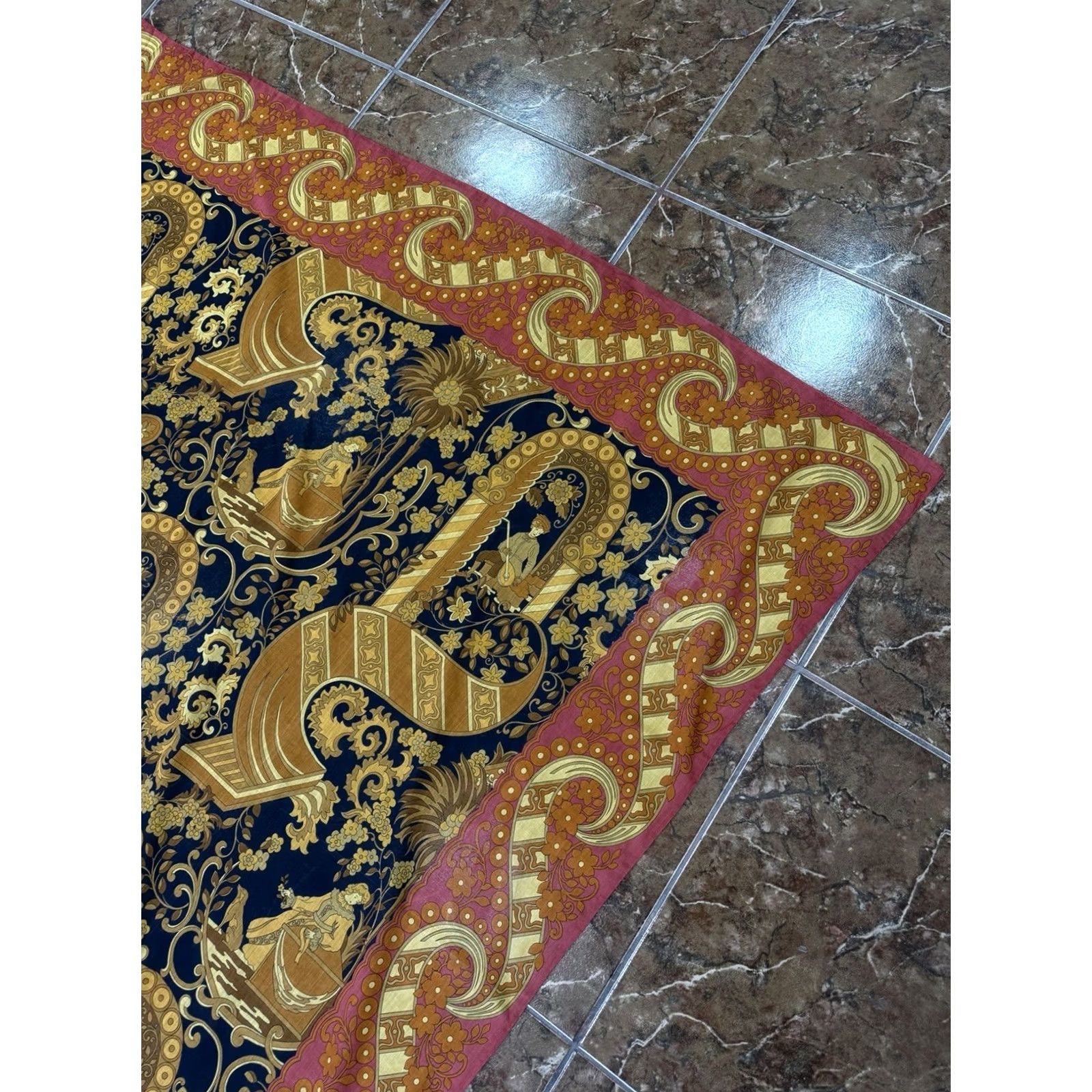 Salvatore Ferragamo VINTAGE Salvatore Ferragamo Silk Scarf 90s Baroque Italy Women Size ONE SIZE - 4 Thumbnail