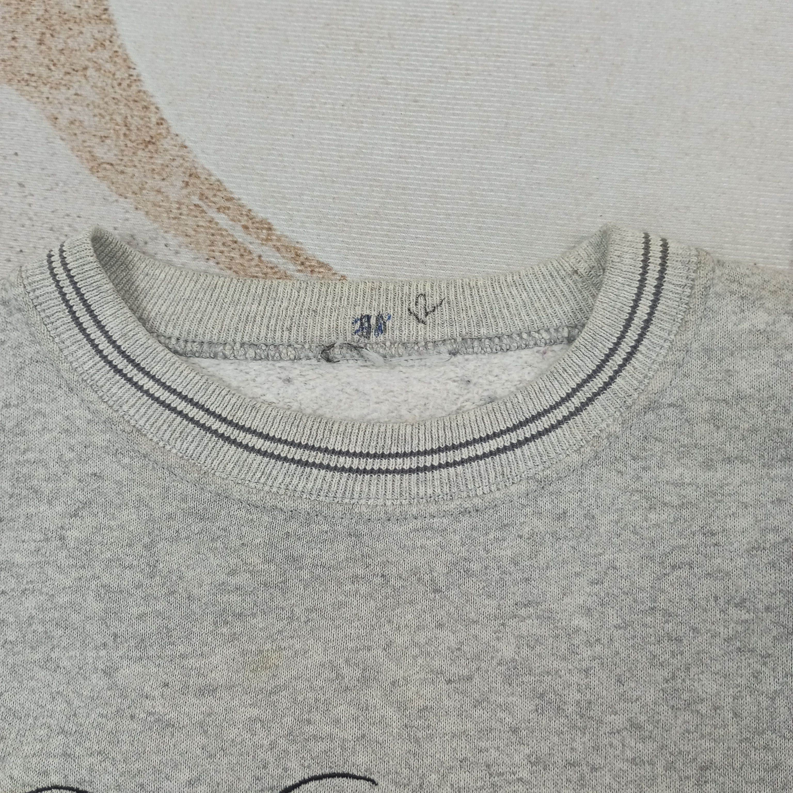Mickey Mouse Vintage Disney Mickey Mouse Sweatshirt c236n9 Size US XL / EU 56 / 4 - 6 Thumbnail