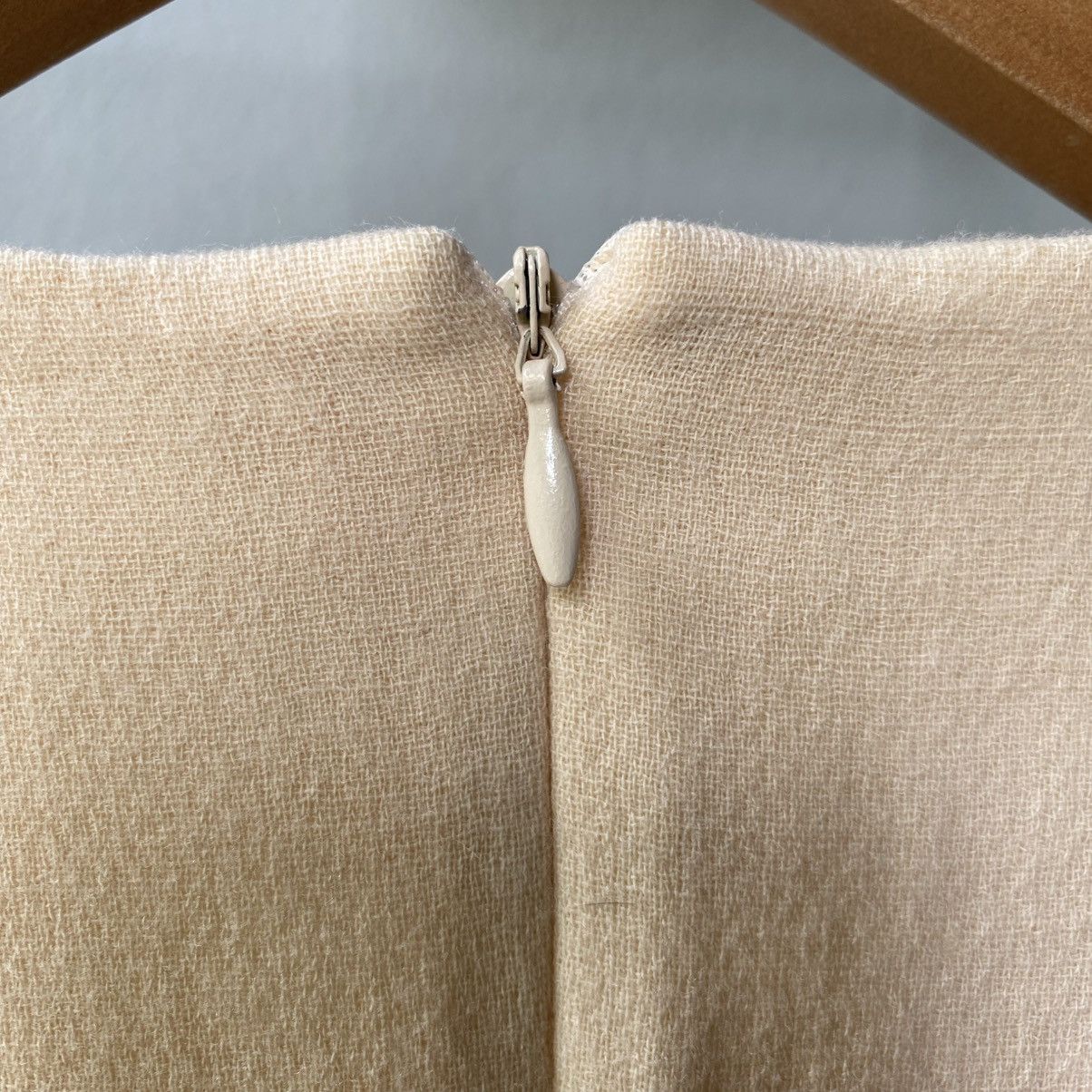 Pierre Cardin Pierre Cardin Beige Sleeveless Blouse Size S / US 4 / IT 40 - 17 Thumbnail