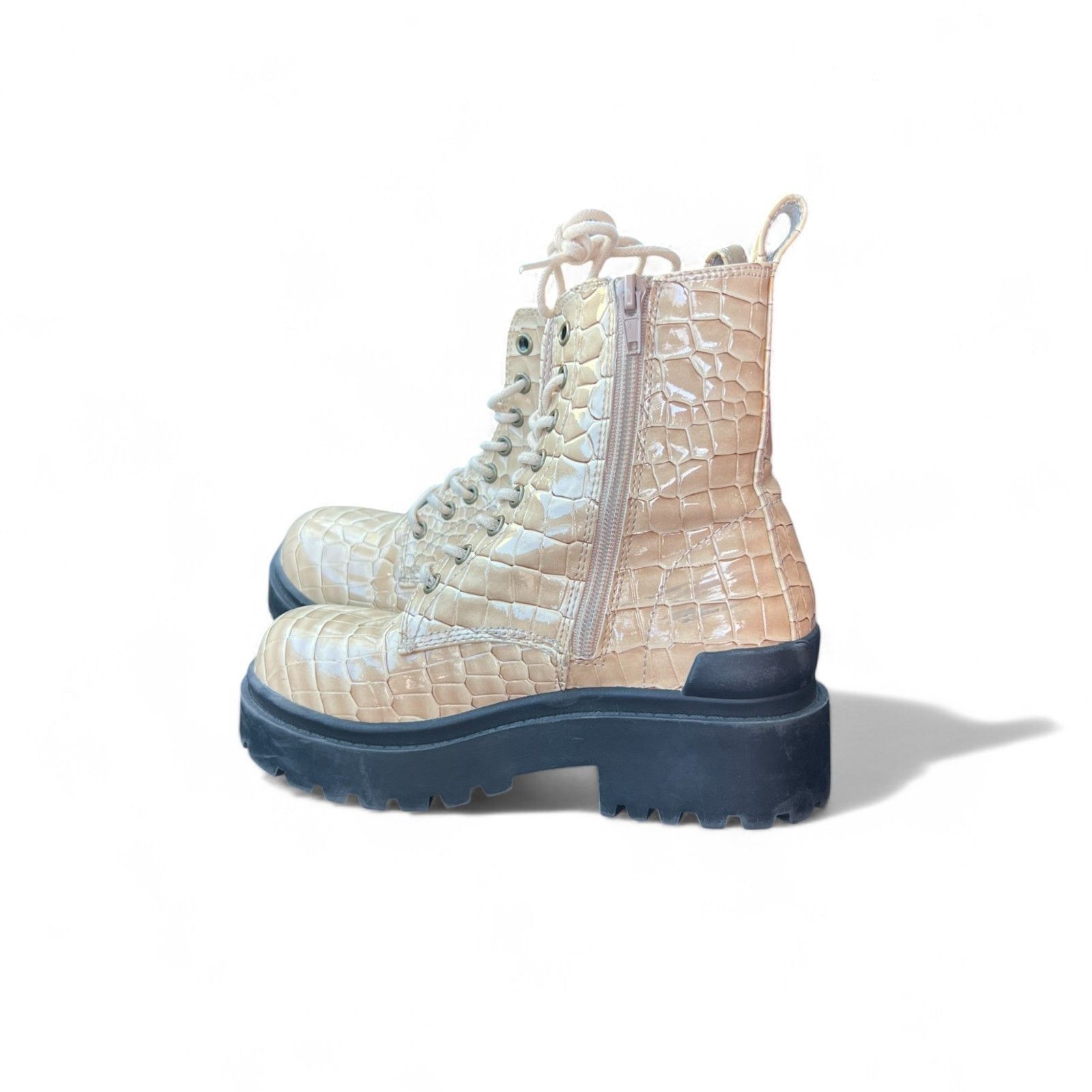 Urban Outfitters Urban Outfitters Beige Croc-Embossed Lace-Up Combat Boots Wi Size US 6 / IT 36 - 4 Thumbnail