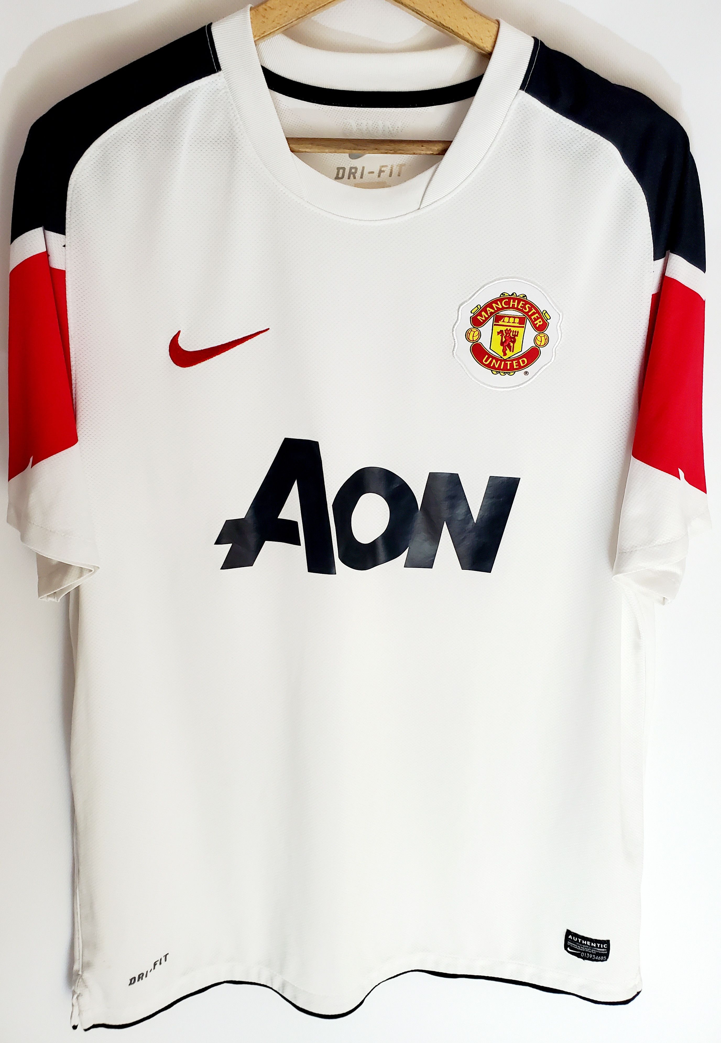 Nike MANCHESTER UNITED 2010 2011 Nike AWAY jersey new condition L Size US L / EU 52-54 / 3 - 1 Thumbnail