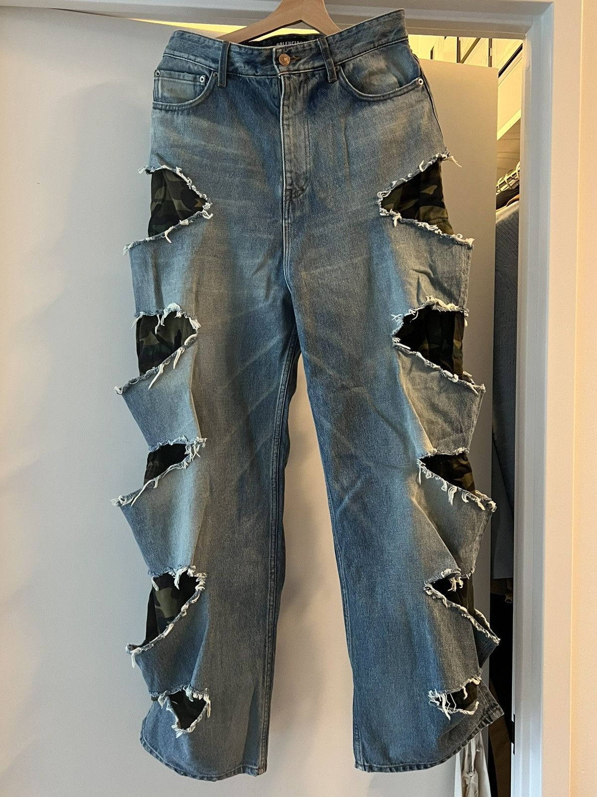 Balenciaga Balenciaga 21AW Camo Layered Destroyed Denim Size US 31 - 1 Thumbnail