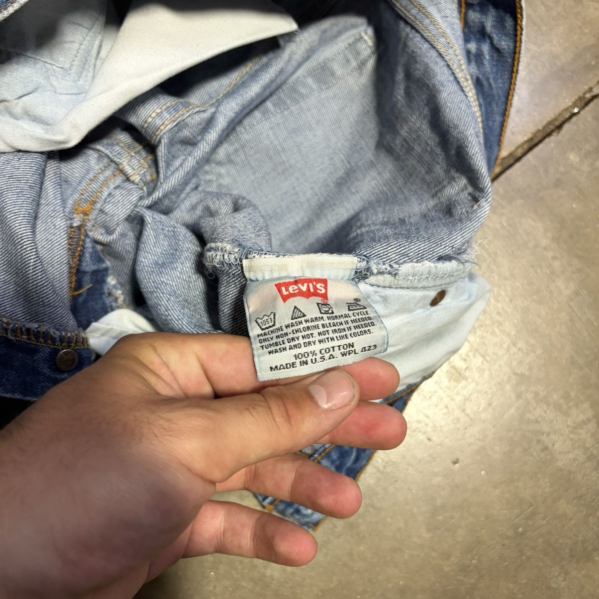 Levi's Vintage Levis 501 Straight Fit Jeans Button Fly Fade 90s USA Size US 33 - 13 Thumbnail