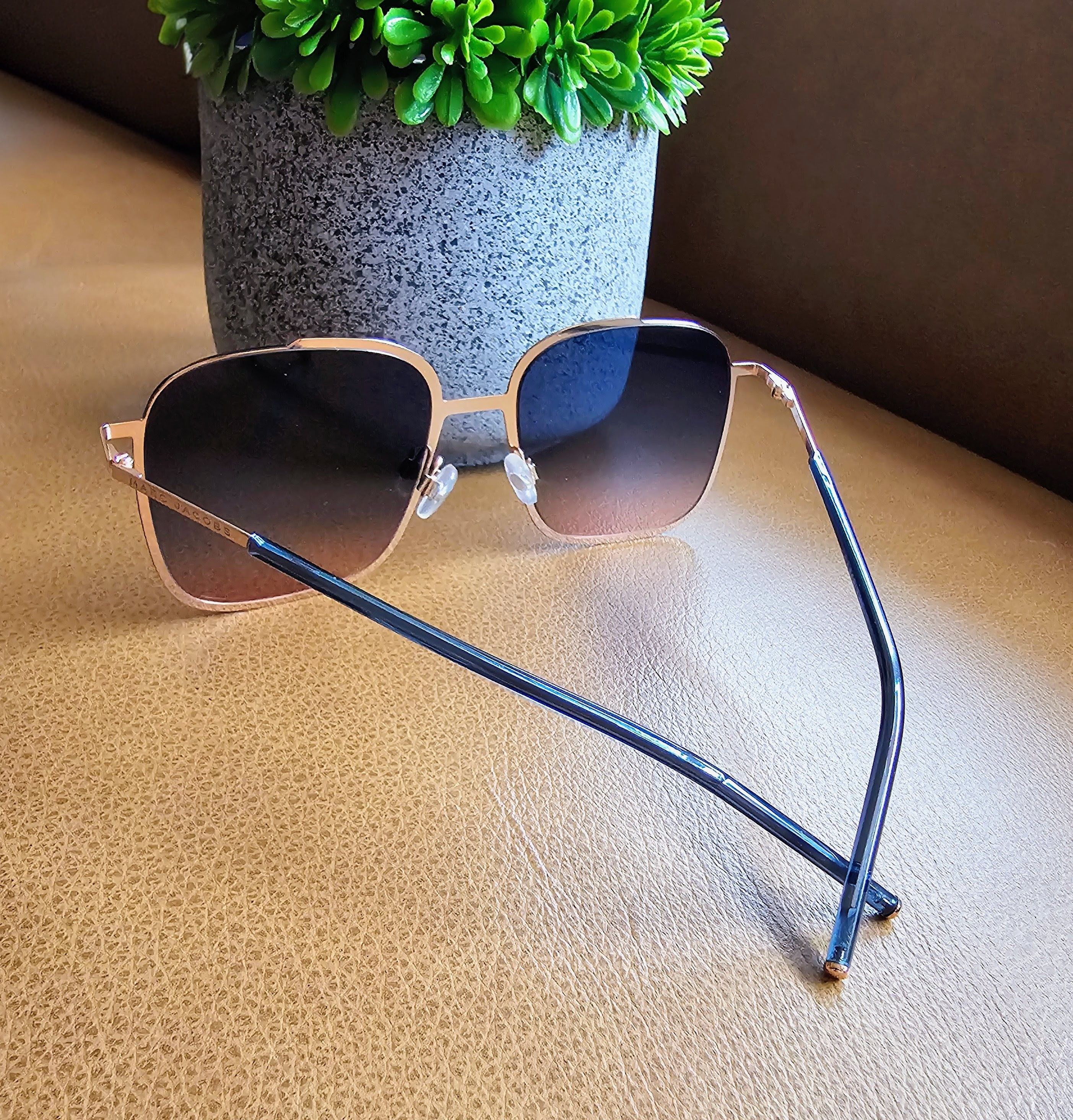 Marc Jacobs Marc Jacobs Square, Gold Metal Frame, Gradiant Lenses. Rare. Size ONE SIZE - 8 Thumbnail
