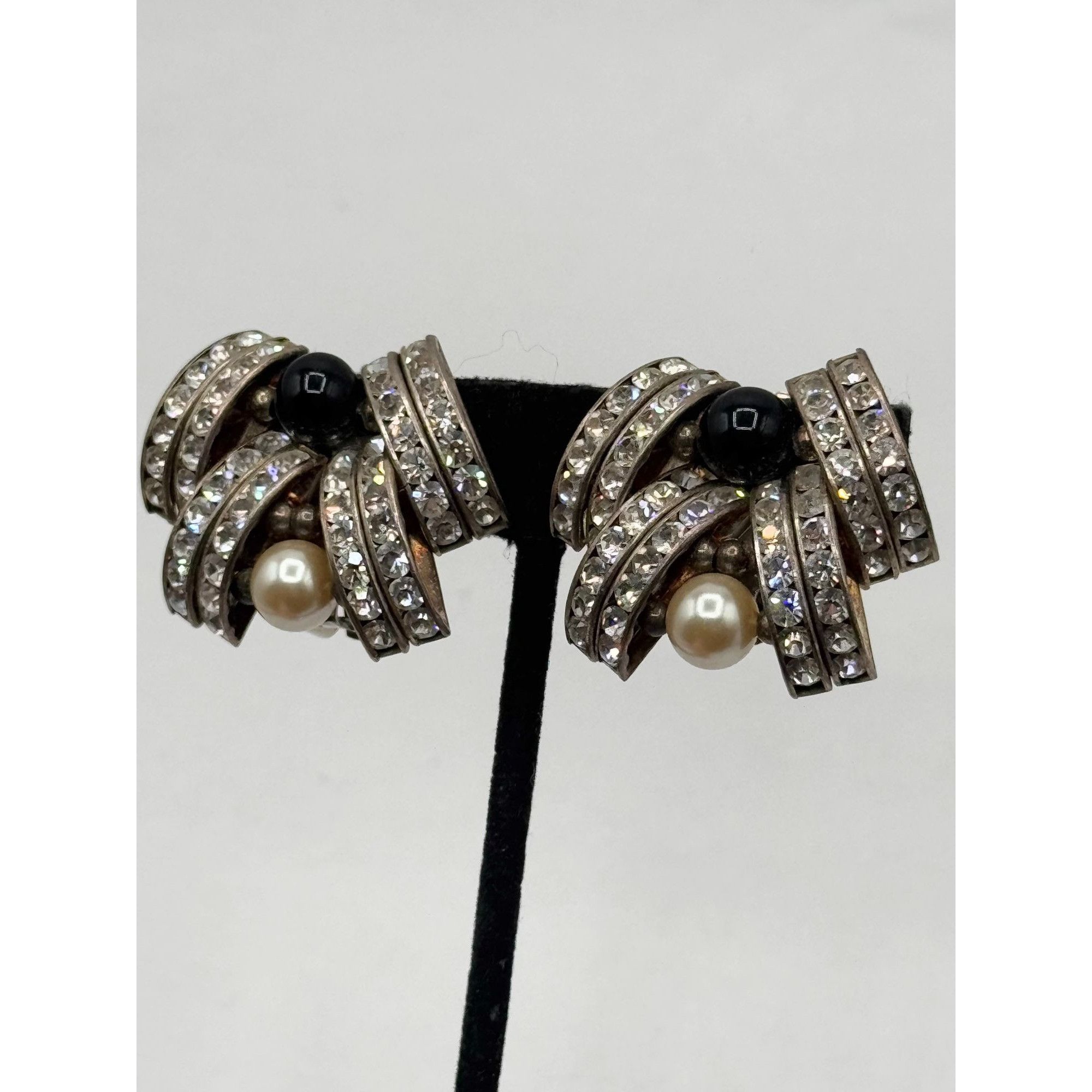 Vintage Vintage Channel Set Rhinestone Glass Pearl Clip On Estate Ea Size ONE SIZE - 4 Thumbnail