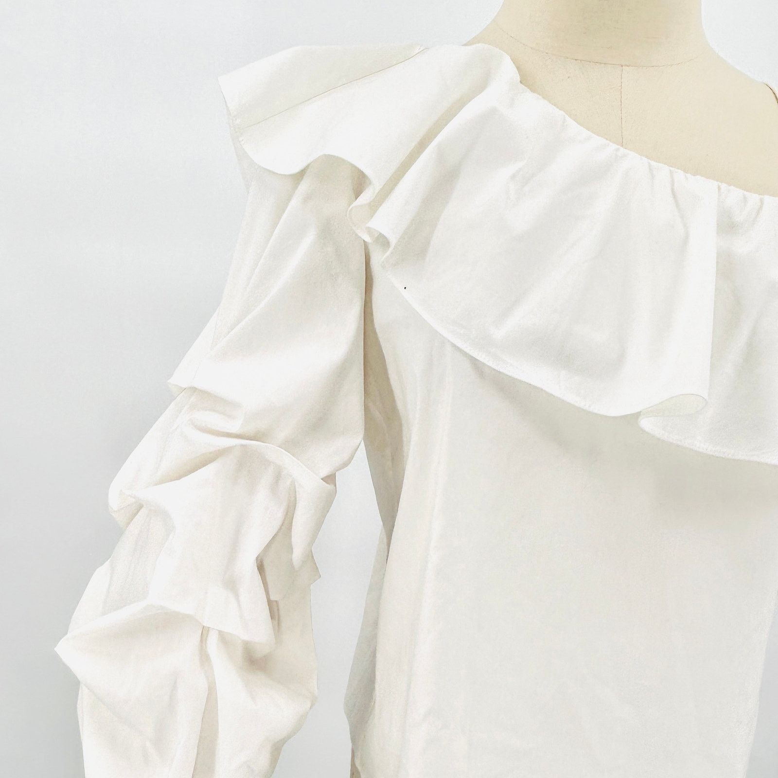Alice + Olivia White Off-Shoulder Ruffle Statement Blouse Top Size XS / US 0-2 / IT 36-38 - 2 Thumbnail