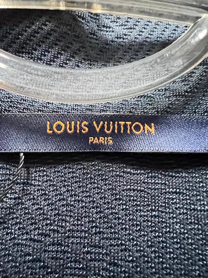 Louis Vuitton Louis Vuitton Embossed Dark Print Full Logo Jacket Size US S / EU 44-46 / 1 - 3 Thumbnail