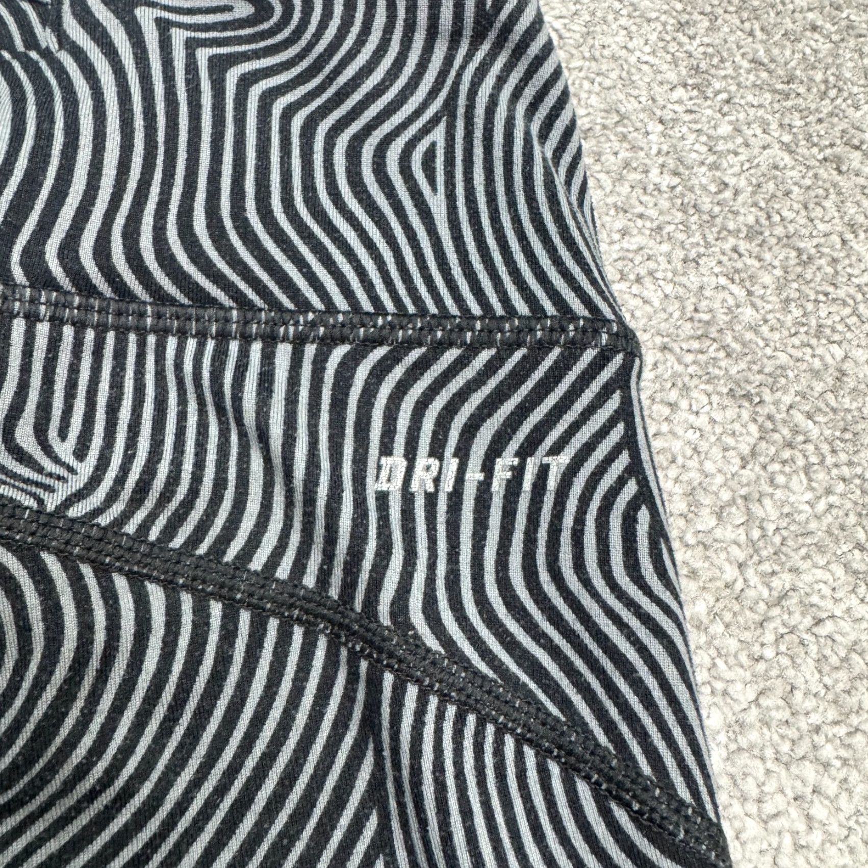 Nike Nike Dri-FIT Leggings Women's XS Black Geometric Contour Print Ankle Zip Activewear Compression Size 26" / US 2 / IT 38 - 6 Thumbnail