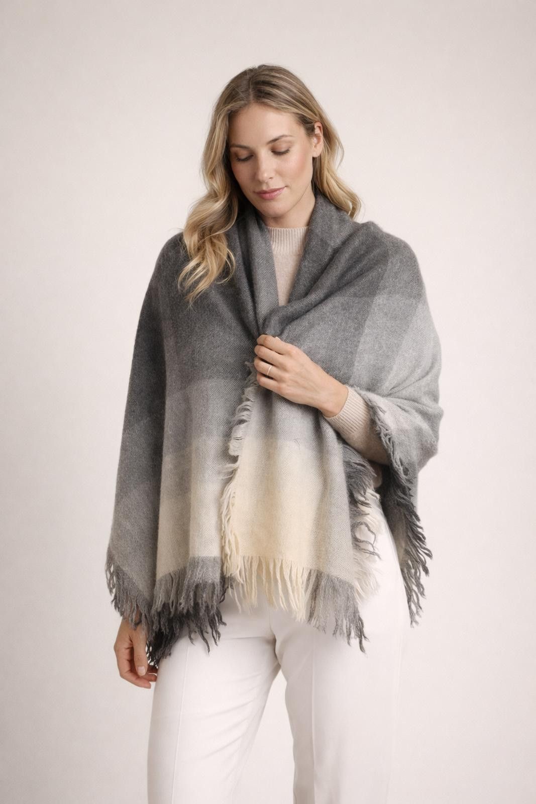 Unknown London Baby Alpaca Shawl Arequipa Peru Gray Ivory 53x58 Size ONE SIZE - 1 Thumbnail