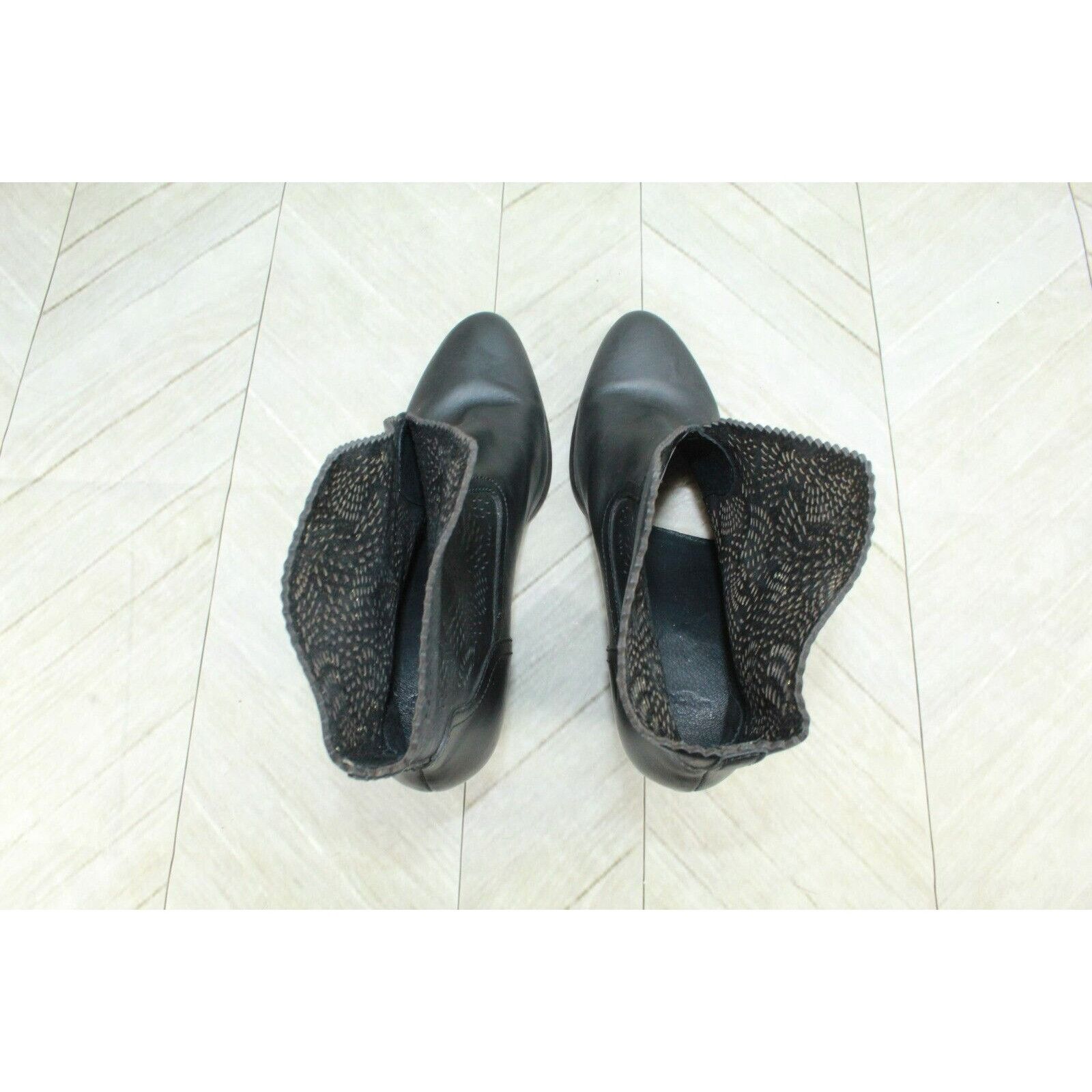 Leather × Ugg UGG Thames Seaweed Perforated Block Heel Booties Size US 9 / IT 39 - 7 Thumbnail