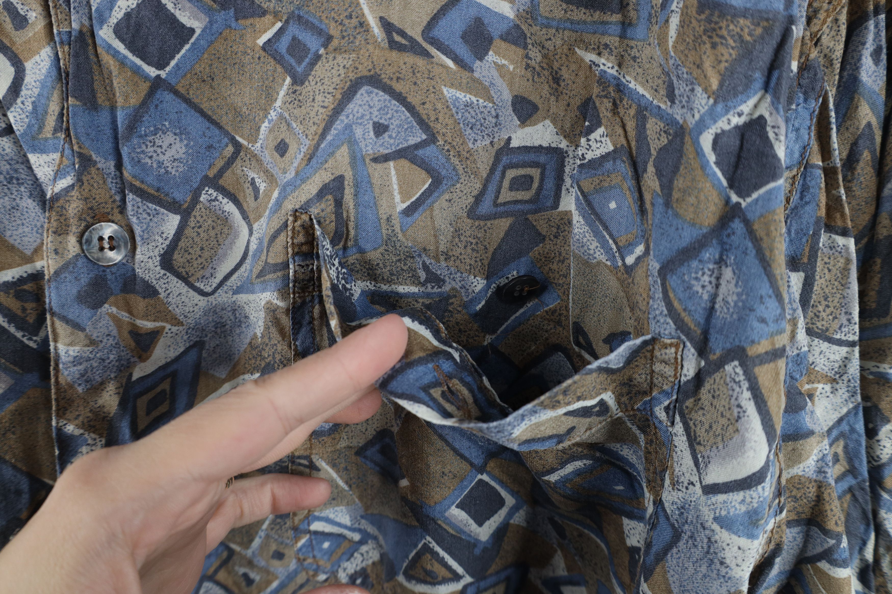Vintage Vintage 90s Streetwear Silk Geometric Baggy Button Shirt Size US L / EU 52-54 / 3 - 4 Thumbnail