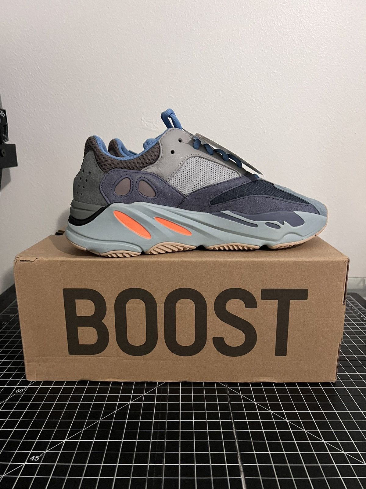 Adidas ADIDAS YEEZY 700 CARBON BLUE Size US 10 / EU 43 - 3 Thumbnail