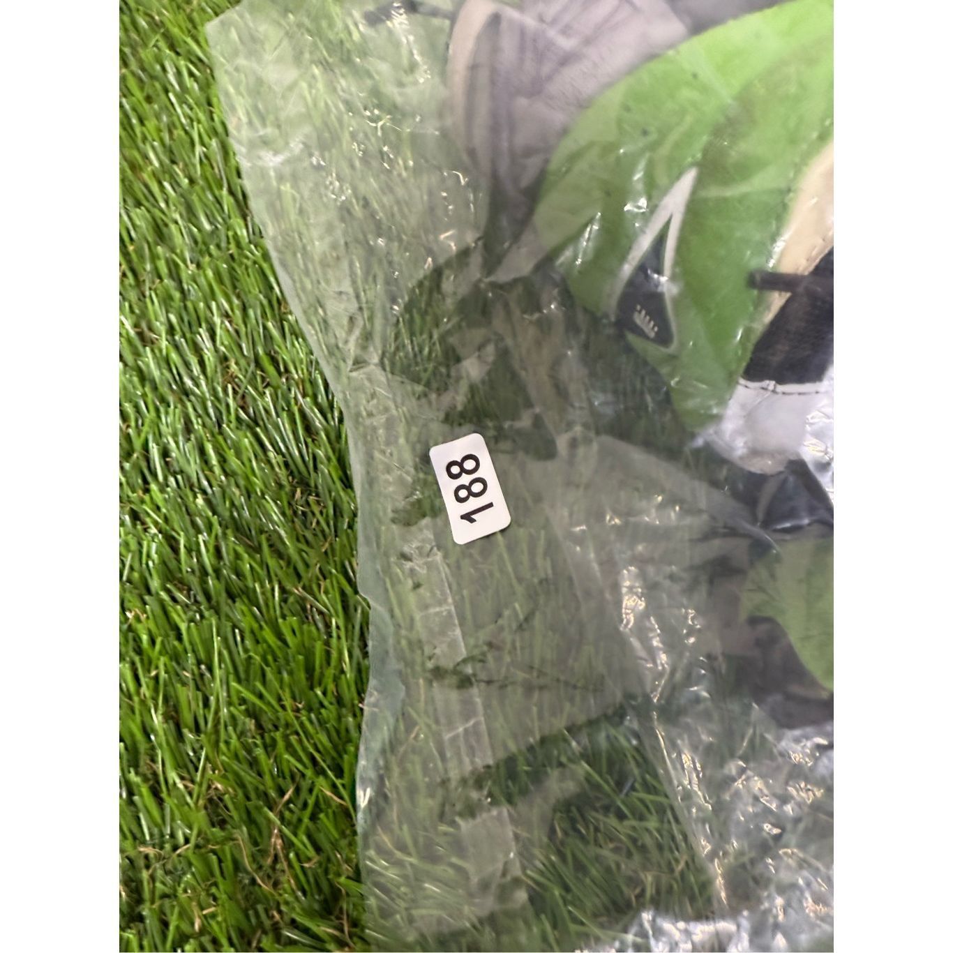New Balance Size 10.5 - New Balance 2002R Good Vibes Pack - Green Apple Size US 10.5 / EU 43-44 - 9 Thumbnail