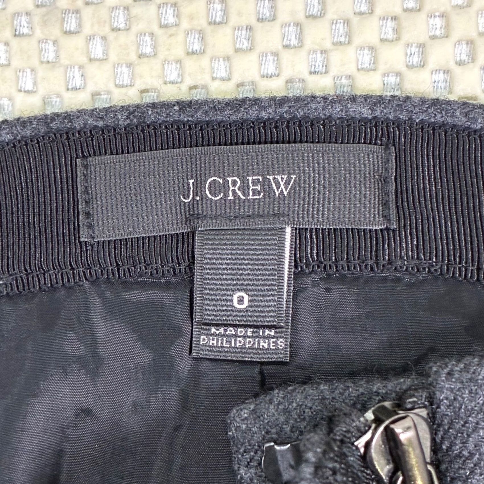 J.Crew EUC J. Crew Grey Wool Pencil Skirt Knee Length Zipper Accent Size 0 Size 25" / US 0 / IT 36 - 4 Thumbnail