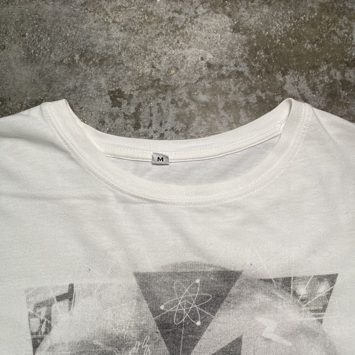 Band Tees MUSE THE 2ND LAW SIXTH ALBUM ROCK BAND T SHIRT Size US M / EU 48-50 / 2 - 2 Thumbnail