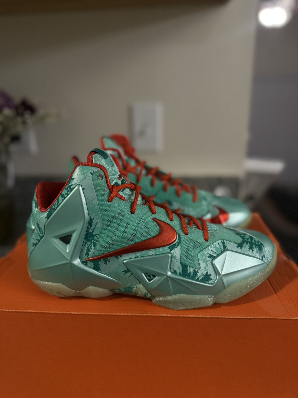 5.5Y -Nike Lebron XI 11 XMAS Christmas Arctic Green Glow