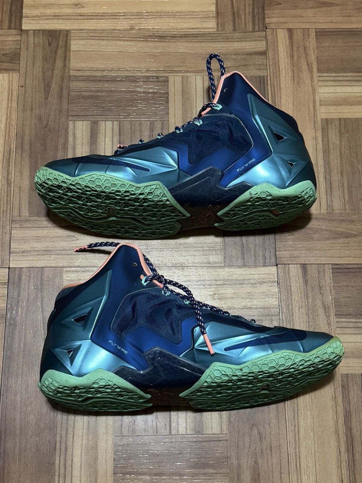 Nike Nike LeBron 11 Akron vs. Miami Size US 10.5 / EU 43-44 - 2 Thumbnail