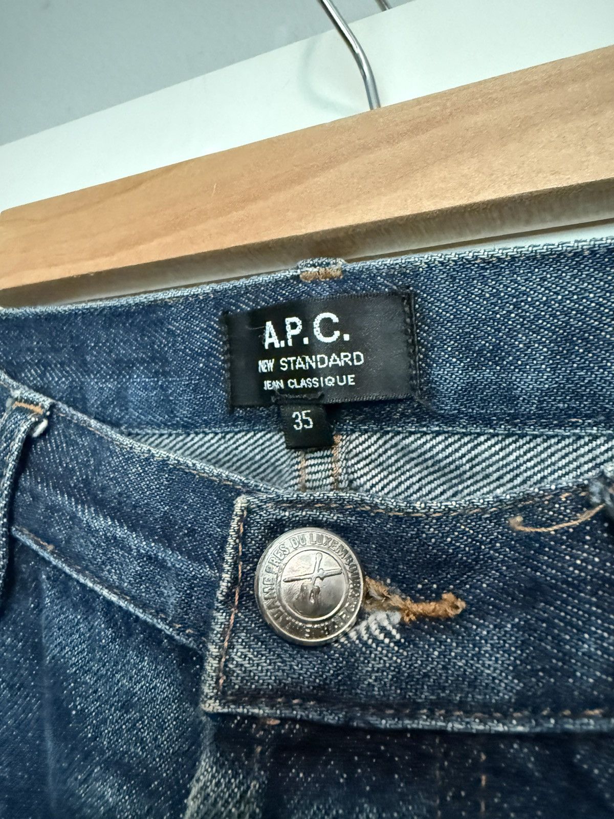 A.P.C. A.P.C Denim Jeans with single knee blowout Size US 35 - 6 Thumbnail