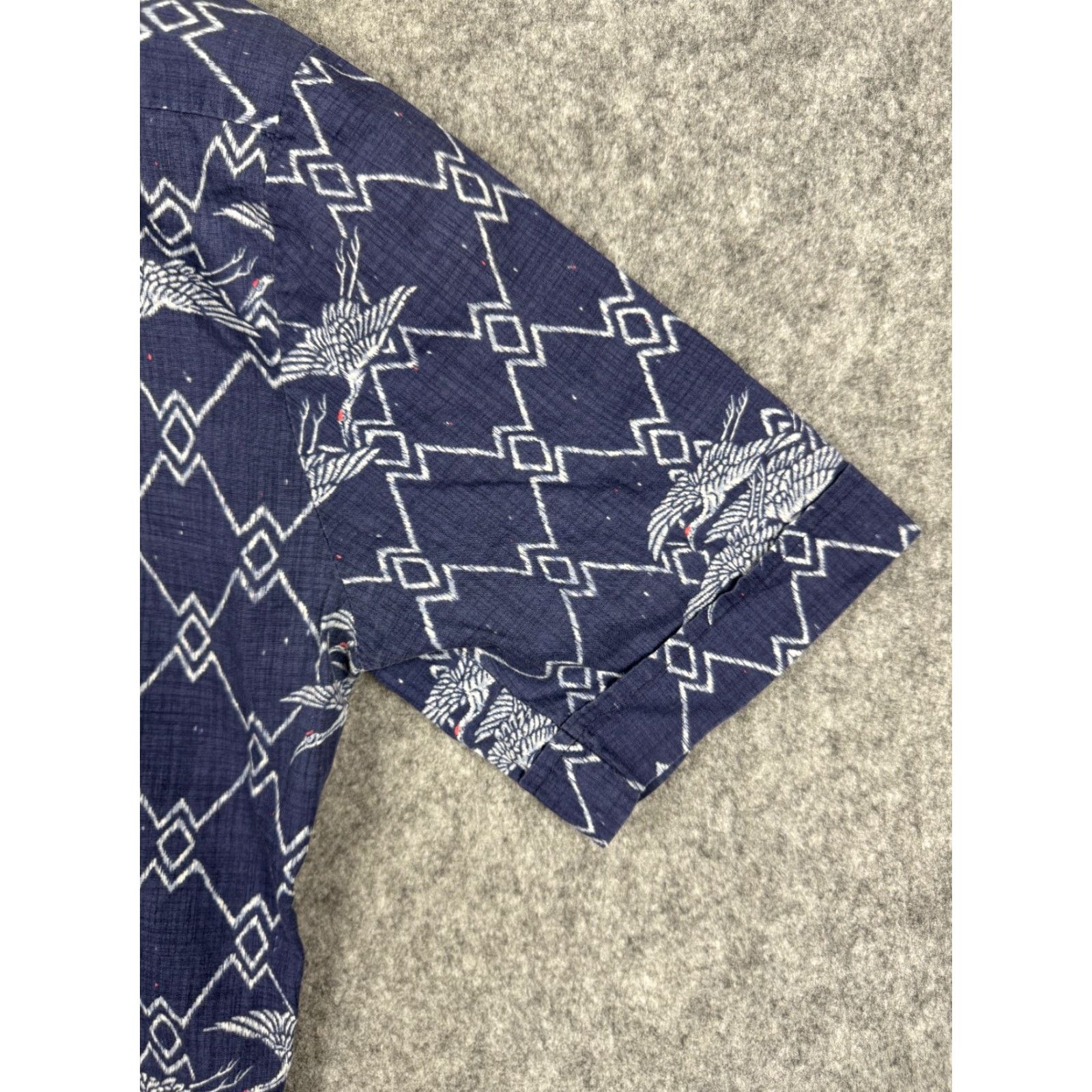 Vintage VINTAGE SPIRE California Shirt Mens Medium Blue Button-Front Abstract AOP Birds M shirts blue casual 1890s disco Size US M / EU 48-50 / 2 - 4 Thumbnail