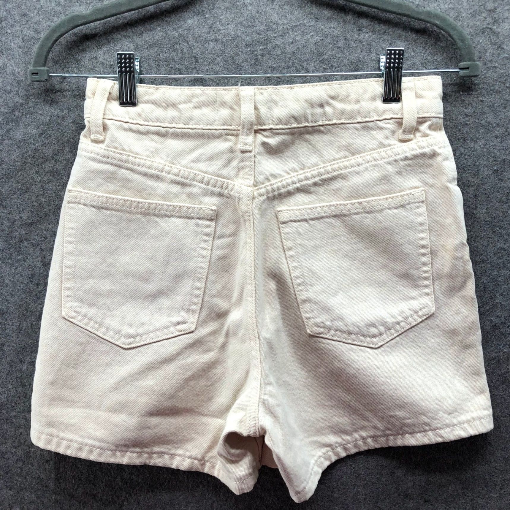 Zara VINTAGE Zara High Rise Denim Shorts Womens 2 Ivory Cream Cotton High Waist Solid 5-Pocket Retro Casual Womens Size 42" / US 20 - 2 Thumbnail