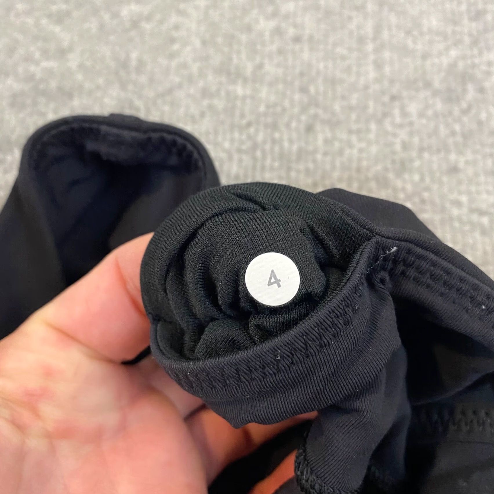 Lululemon Lululemon Leggings Womens 4 Black Mid-Rise 23.5" Cropped Capri Workout Athletic Size 27" / US 4 / IT 40 - 3 Thumbnail