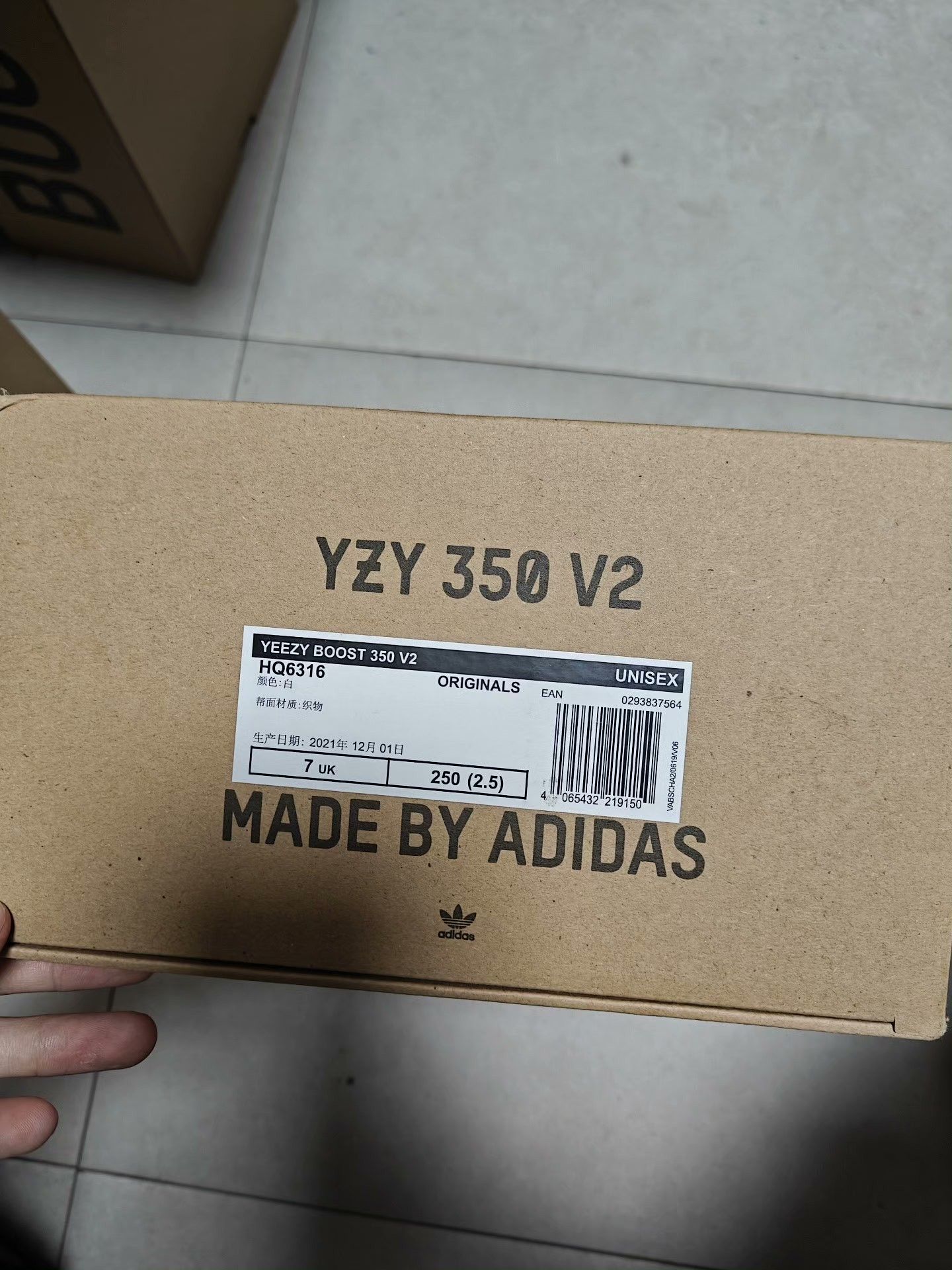 Yeezy Yeezy White Lowtop Sneakers 40 Men Size US 7.5 / EU 40-41 - 1 Thumbnail